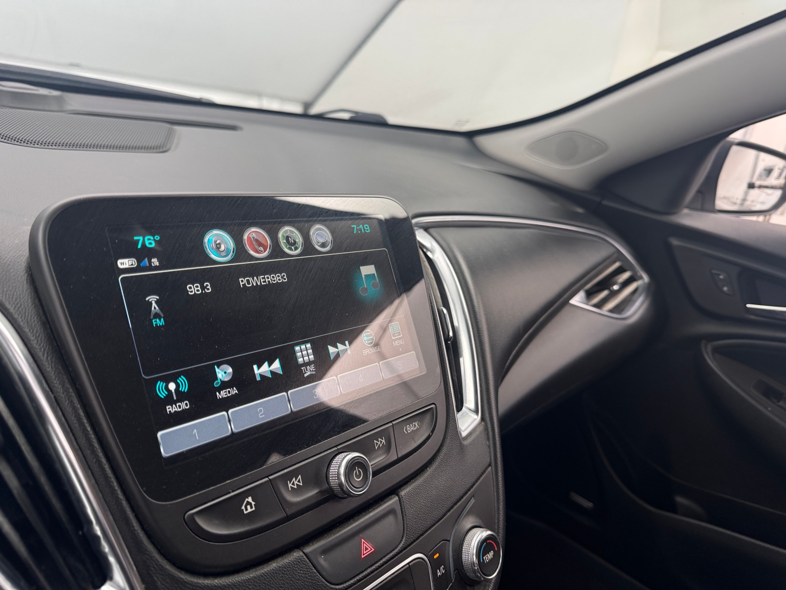 Thumbnail: 2018 Chevrolet Malibu - 4