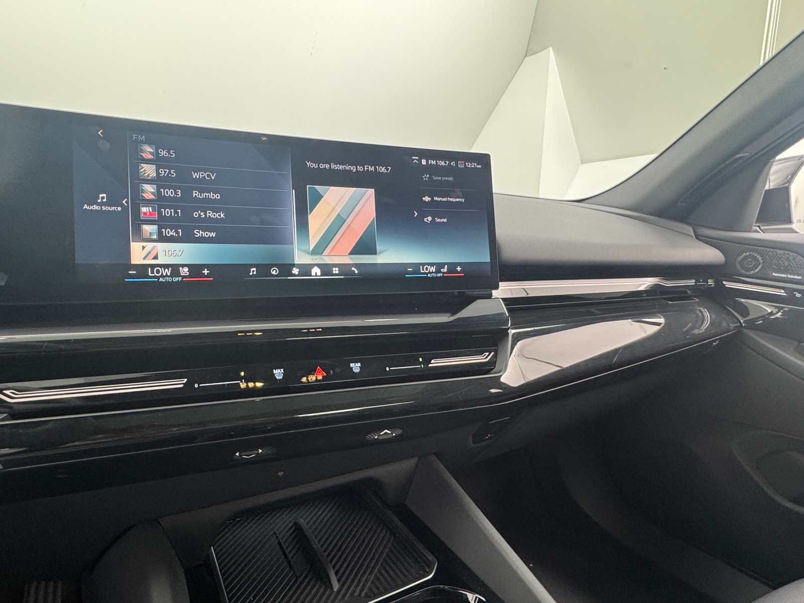 Thumbnail: 2025 BMW 5 Series - 3
