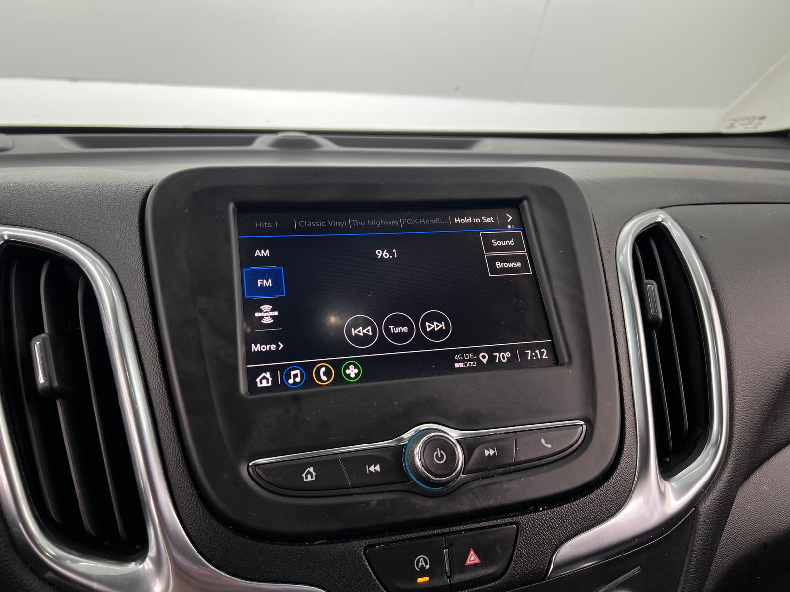 Thumbnail: 2022 Chevrolet Equinox - 4