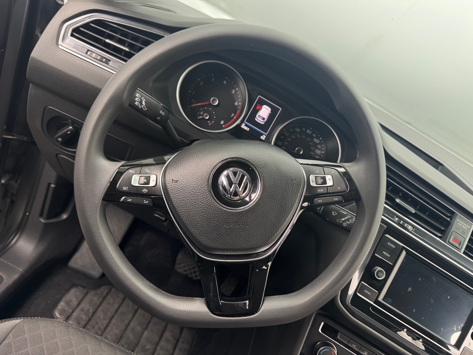 Thumbnail: 2021 Volkswagen Tiguan - 5