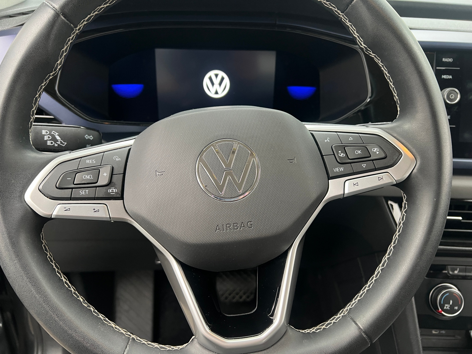 Thumbnail: 2022 Volkswagen Taos - 4