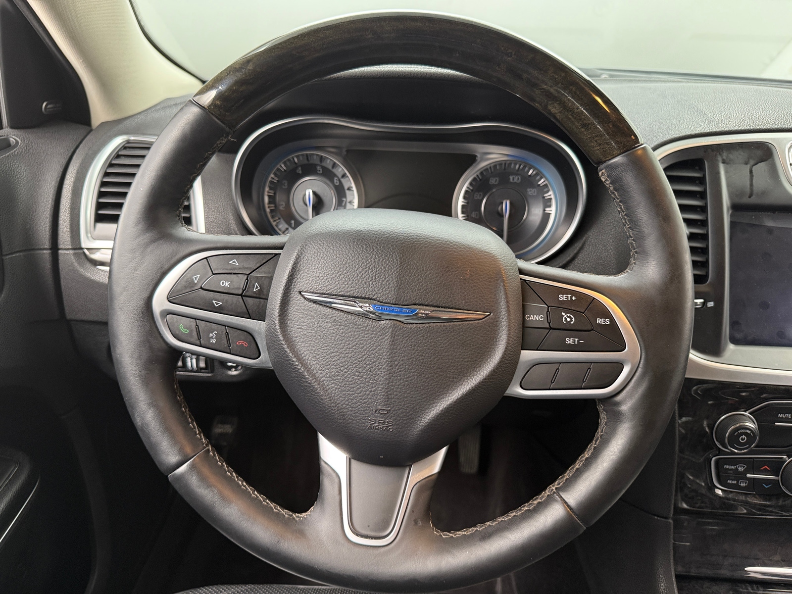 Thumbnail: 2017 Chrysler 300 - 4