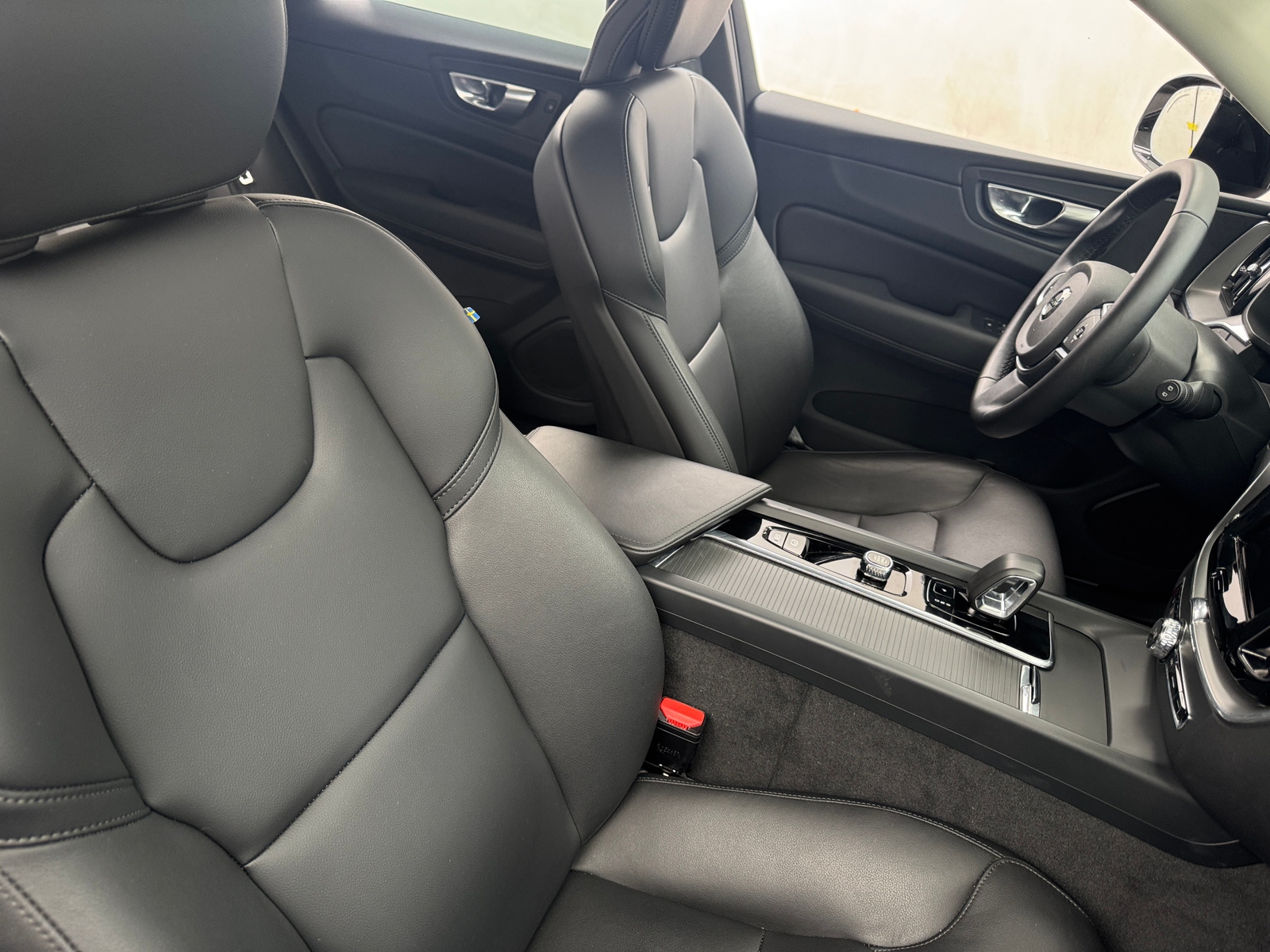 Thumbnail: 2025 Volvo XC60 - 2