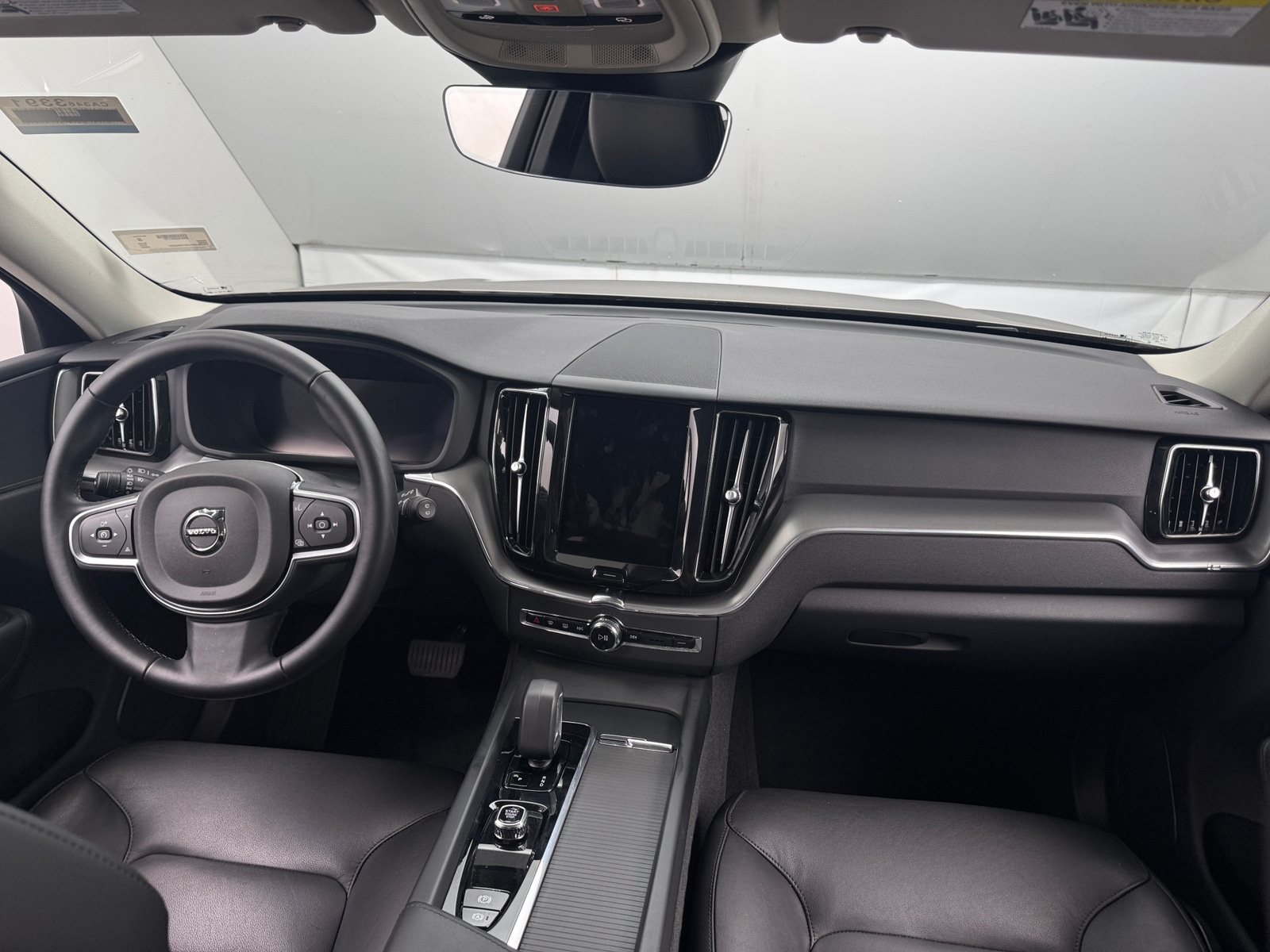 Thumbnail: 2025 Volvo XC60 - 3