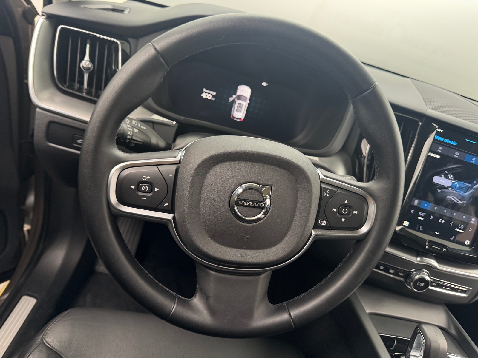 Thumbnail: 2025 Volvo XC60 - 5