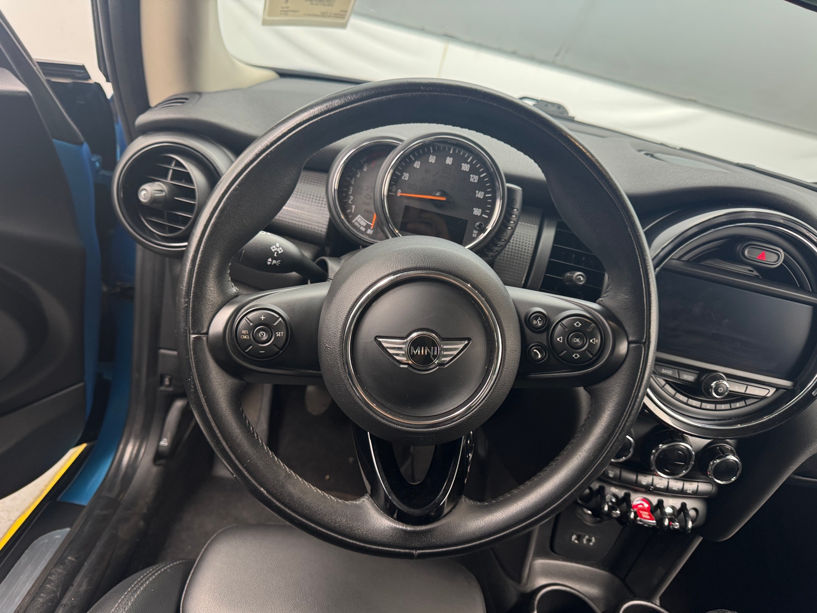 Thumbnail: 2017 MINI Cooper Hardtop - 4