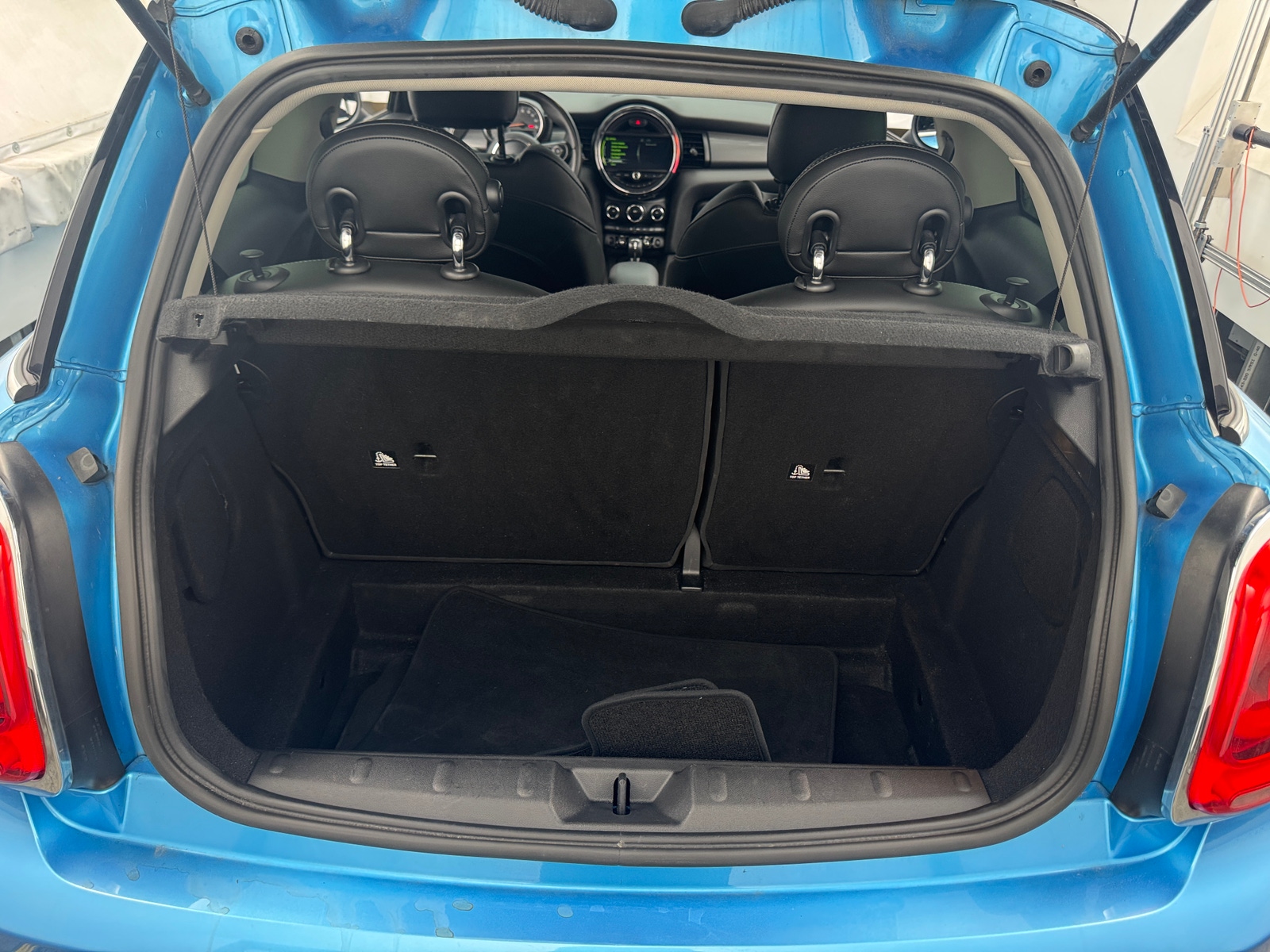 Thumbnail: 2017 MINI Cooper Hardtop - 6