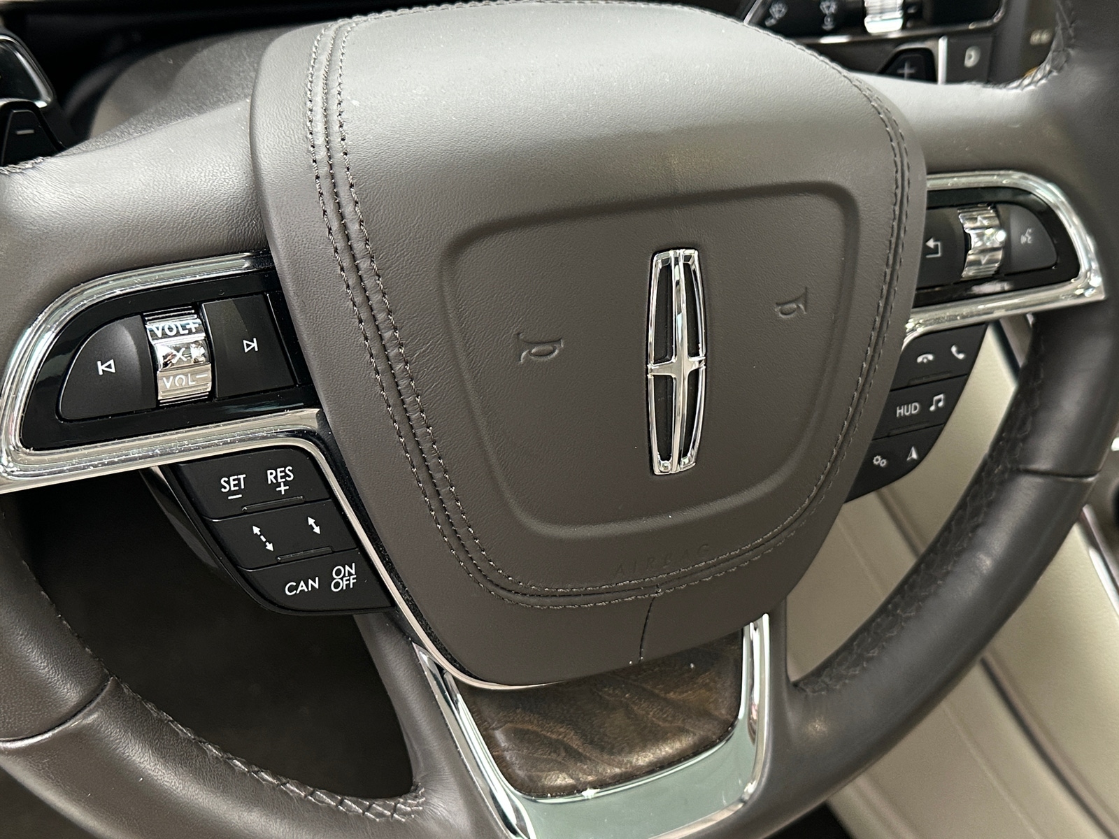 Thumbnail: 2019 Lincoln Continental - 4