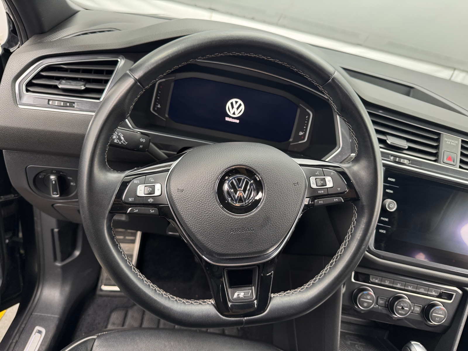 Thumbnail: 2021 Volkswagen Tiguan - 4