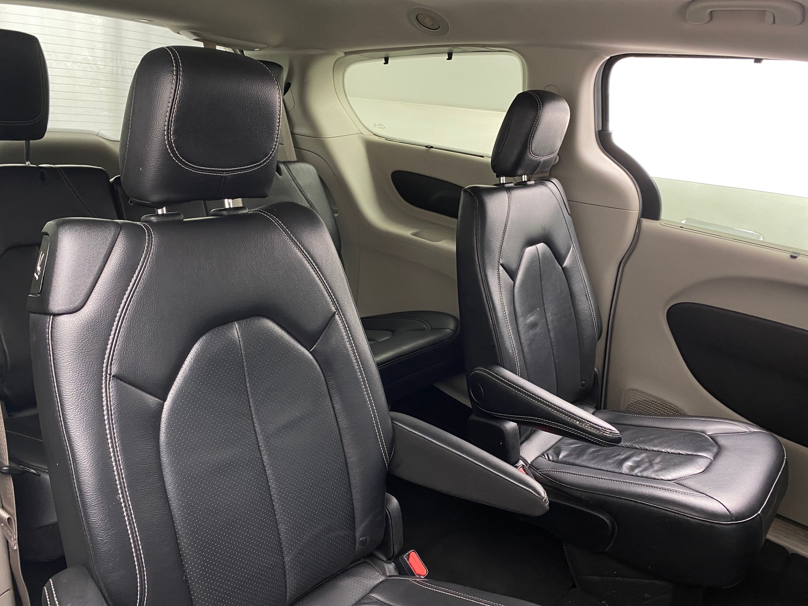 Thumbnail: 2022 Chrysler Pacifica - 5