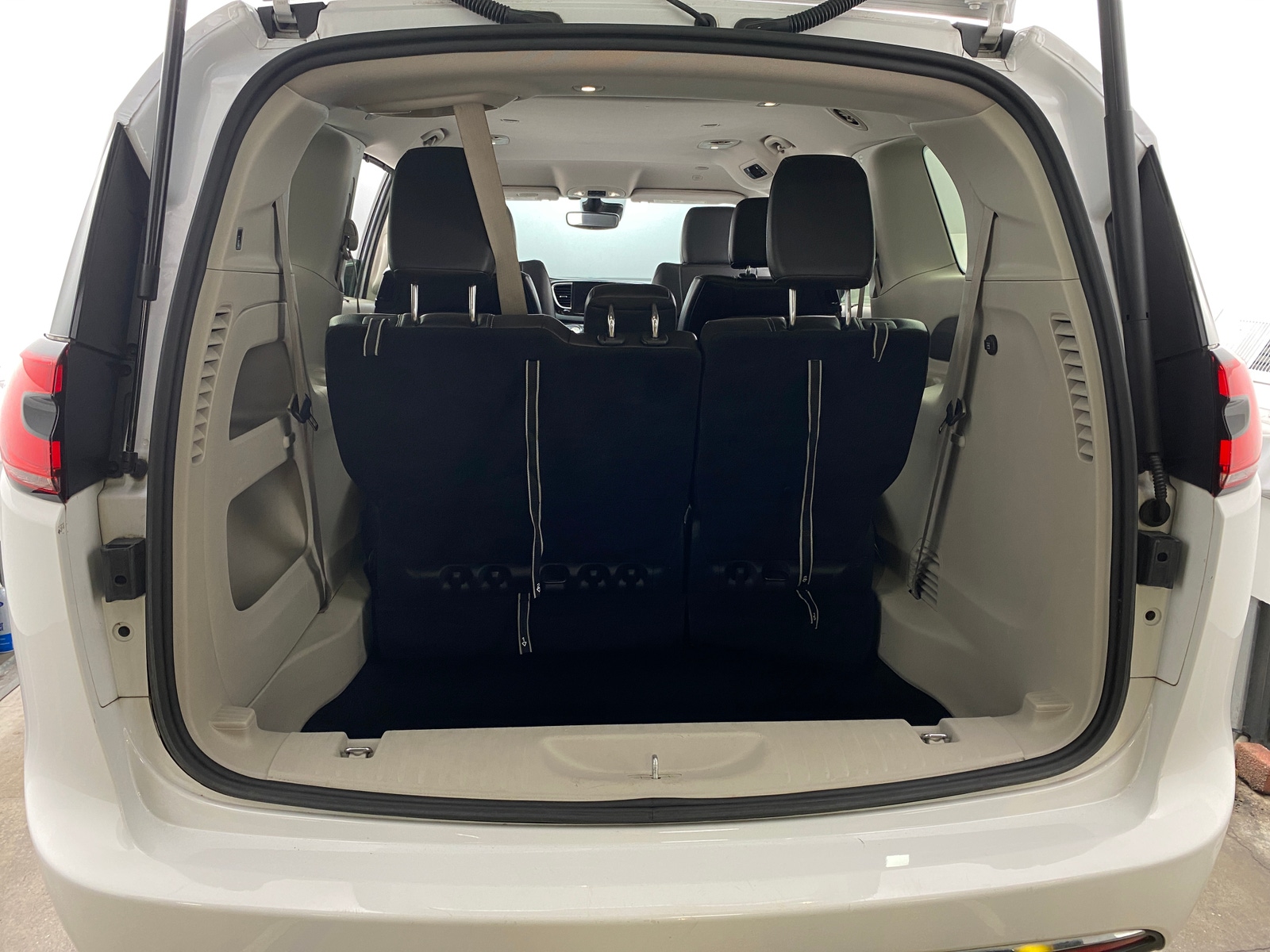 Thumbnail: 2022 Chrysler Pacifica - 6