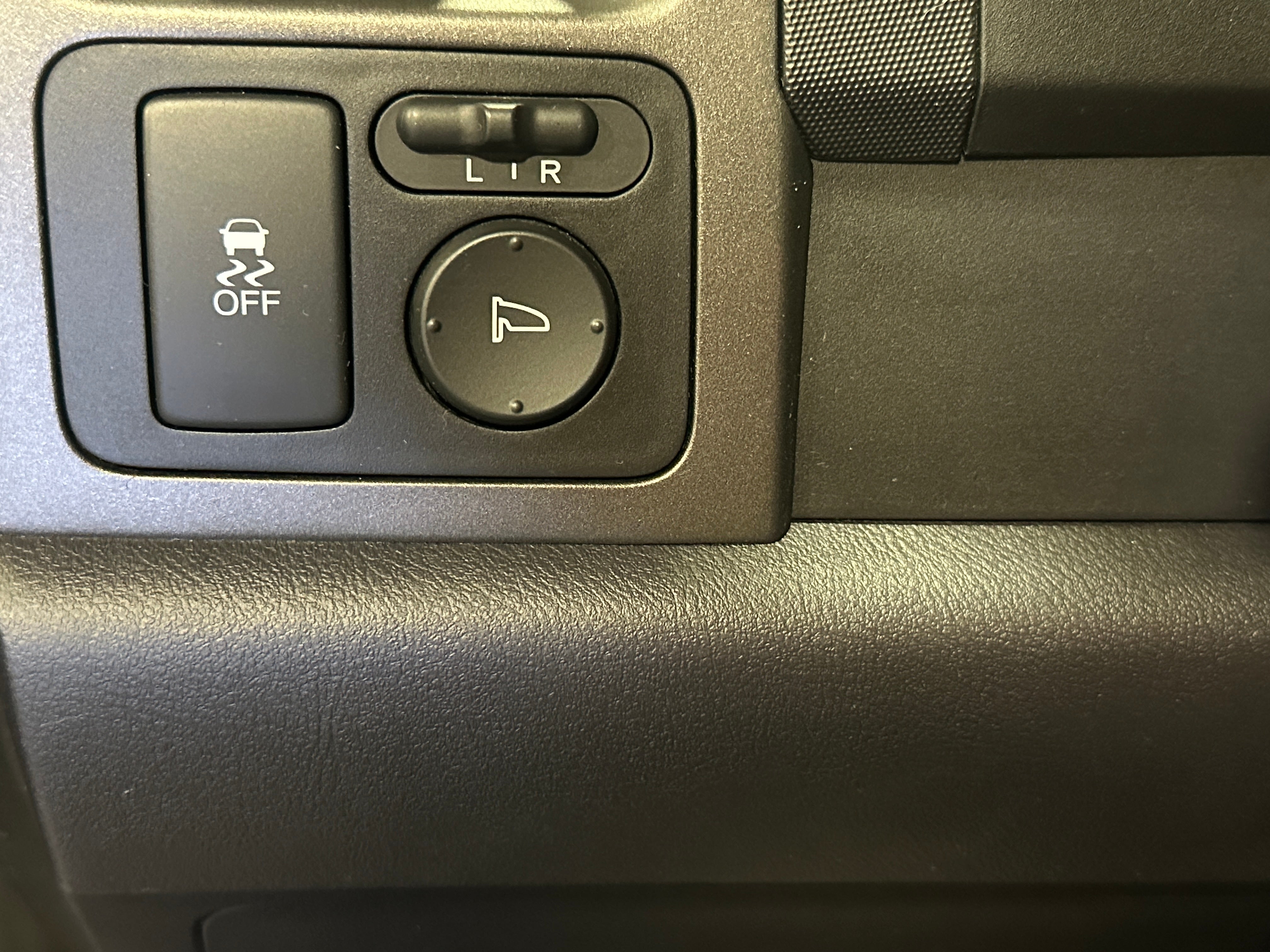 Used 2011 Honda CR-V EX-L with VIN JHLRE4H73BC014898 for sale in Oak Creek, WI