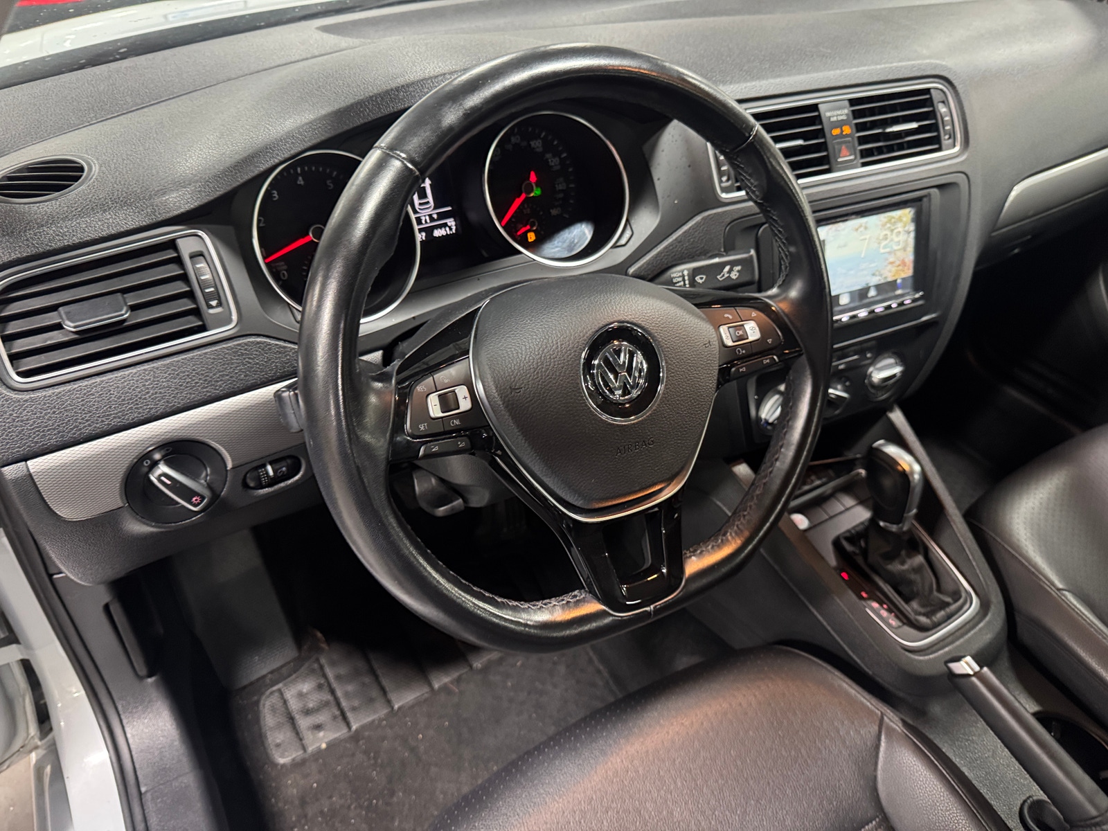 Thumbnail: 2017 Volkswagen Jetta - 4