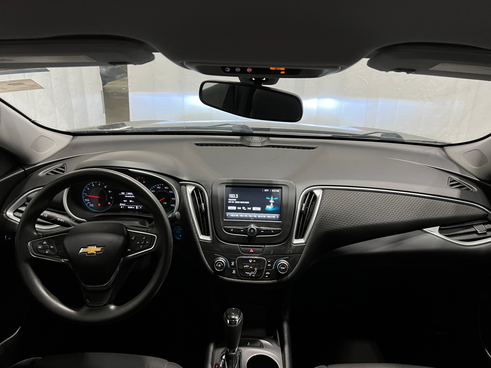 Thumbnail: 2017 Chevrolet Malibu - 3