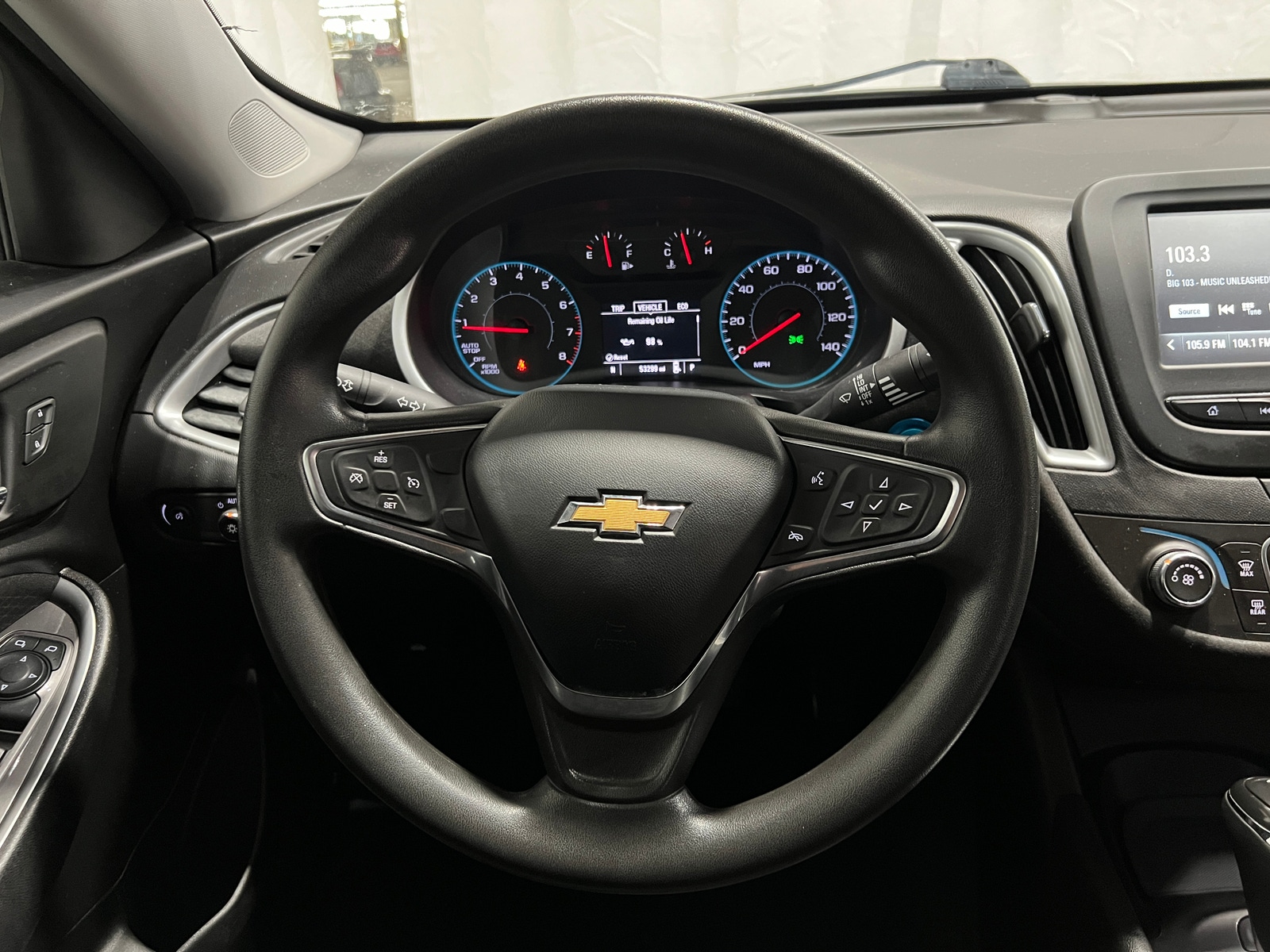 Thumbnail: 2017 Chevrolet Malibu - 5