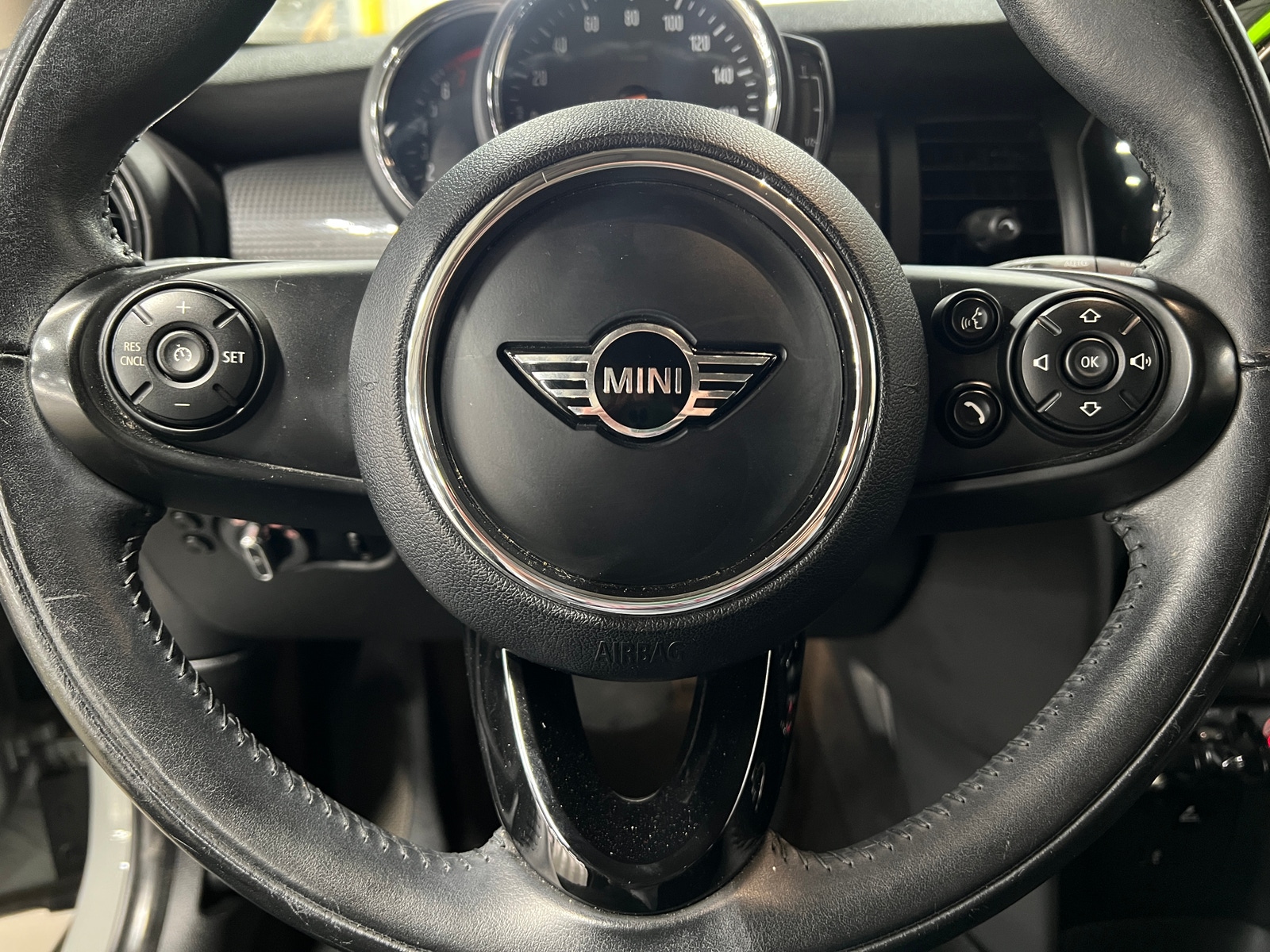 Thumbnail: 2019 MINI Cooper Hardtop - 4