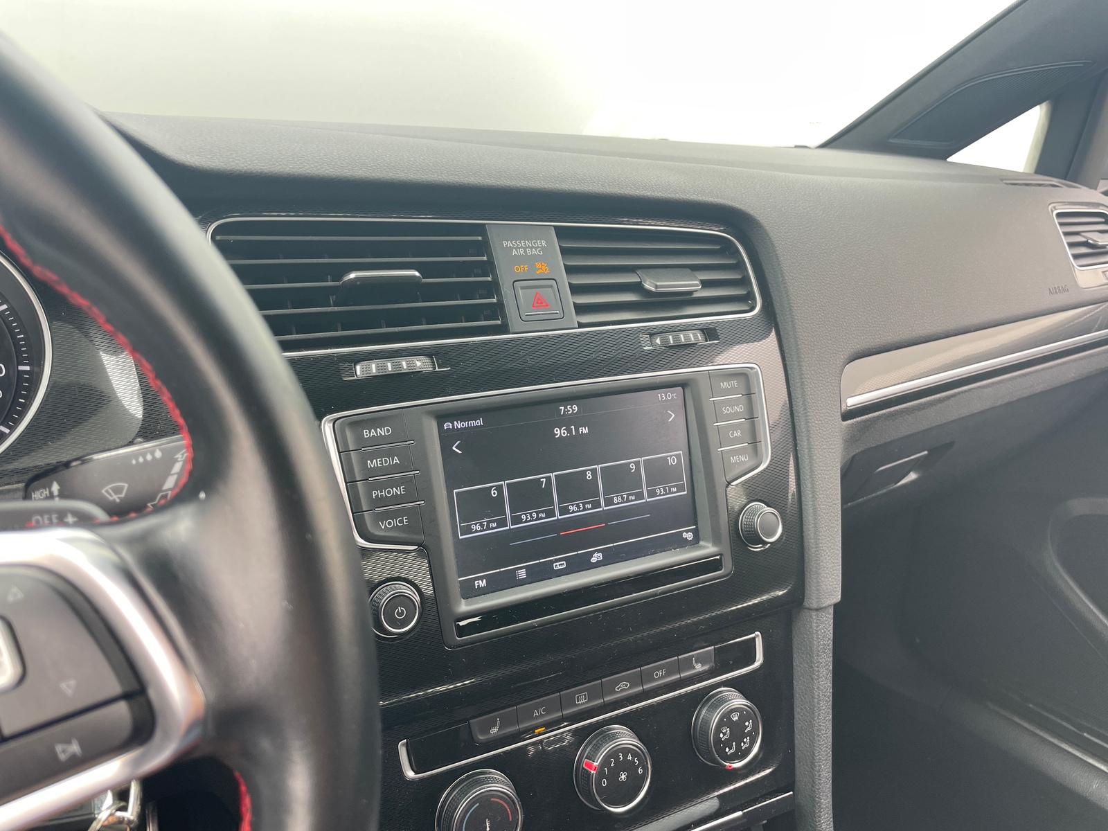 Thumbnail: 2017 Volkswagen Golf - 4