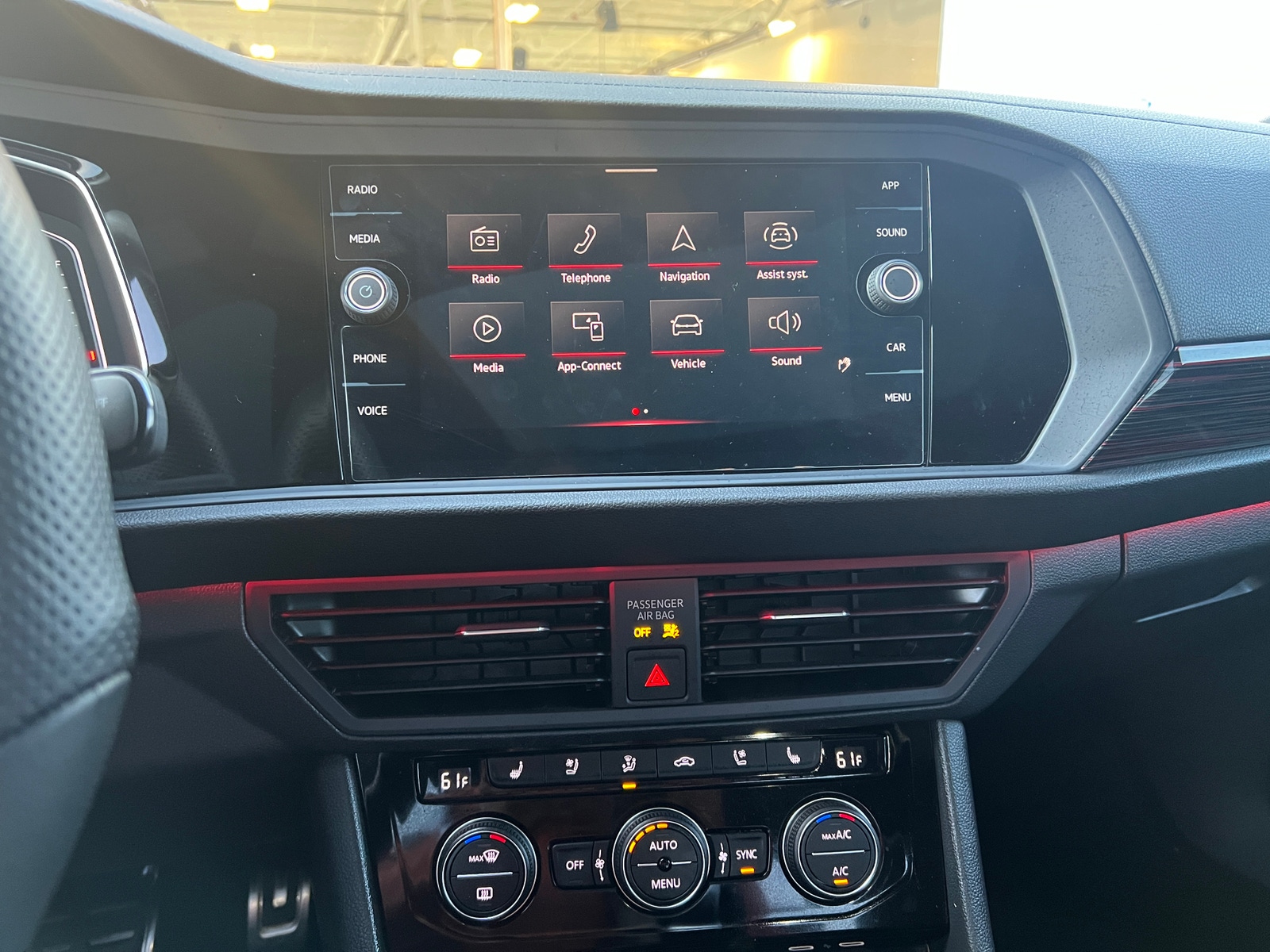 Thumbnail: 2023 Volkswagen Jetta - 3