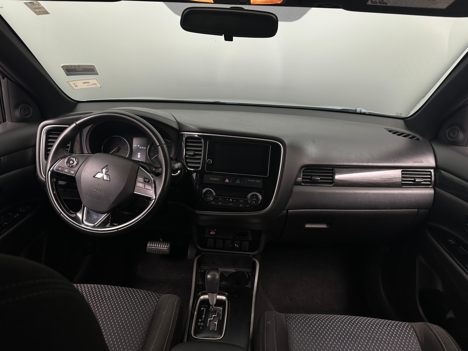 Thumbnail: 2018 Mitsubishi Outlander - 3