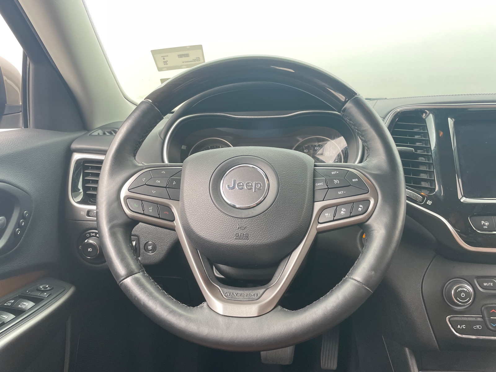 Thumbnail: 2019 Jeep Cherokee - 4