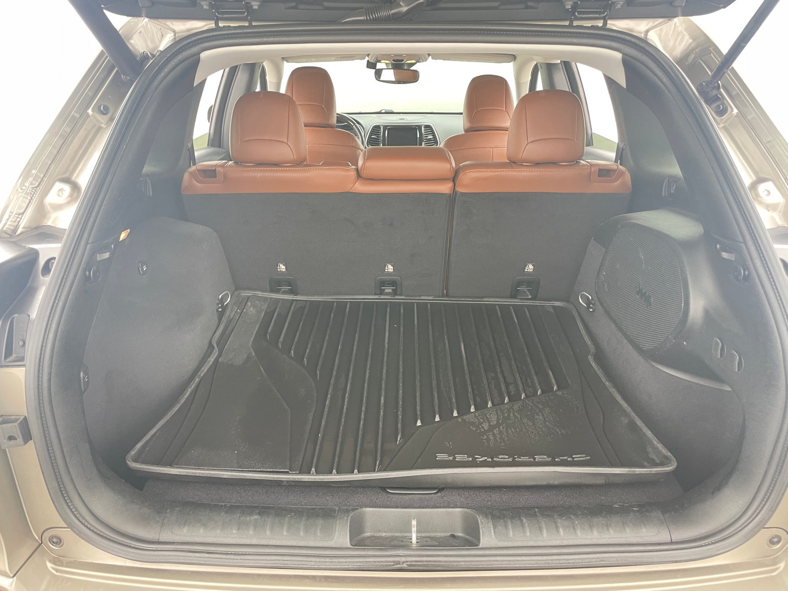 Thumbnail: 2019 Jeep Cherokee - 6