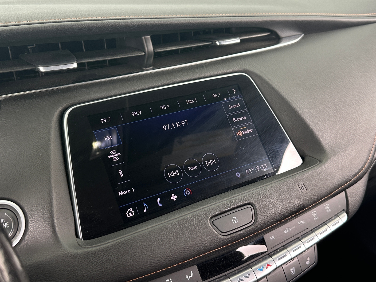 Thumbnail: 2019 Cadillac XT4 - 3