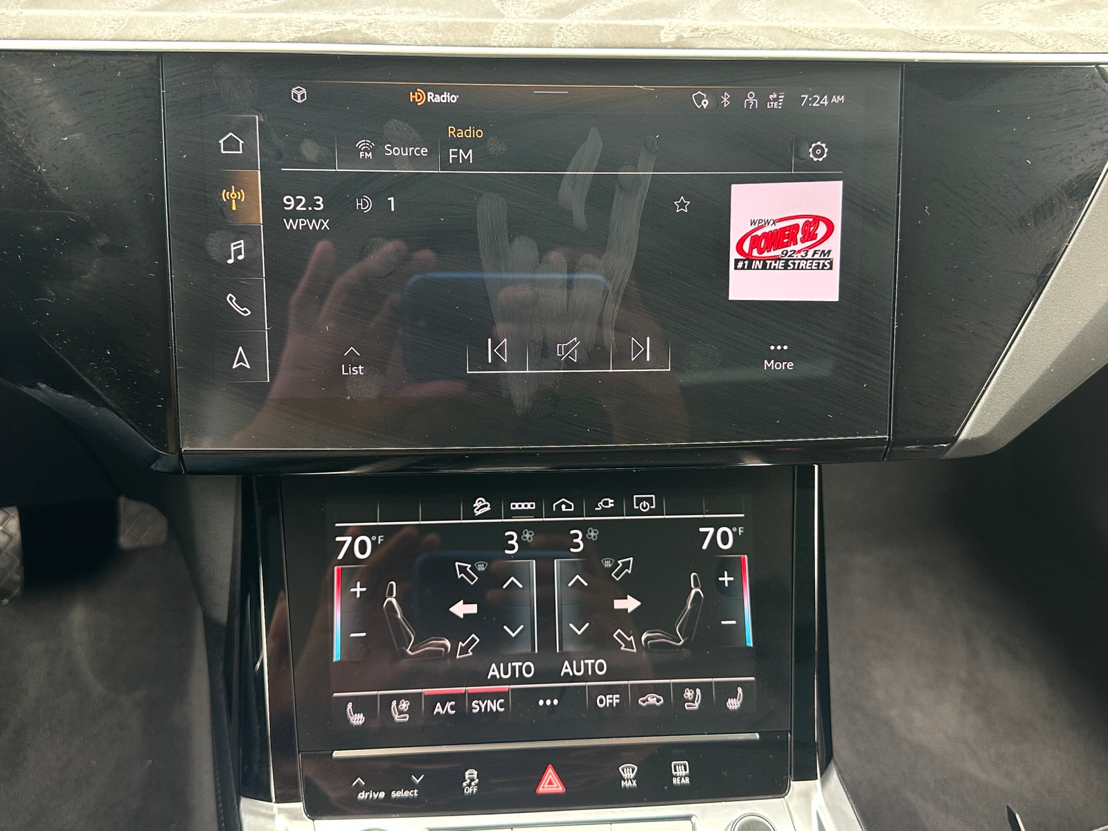 Thumbnail: 2024 Audi Q8 e-tron - 3