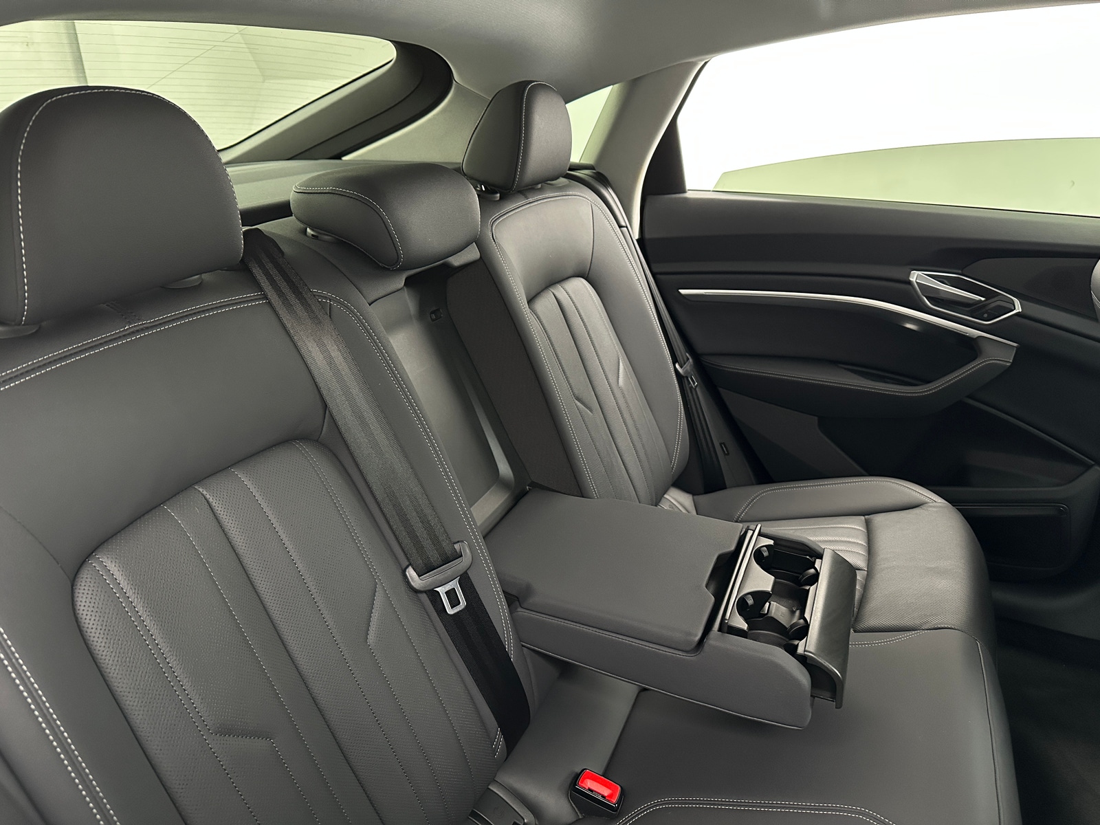 Thumbnail: 2020 Audi e-tron S - 5