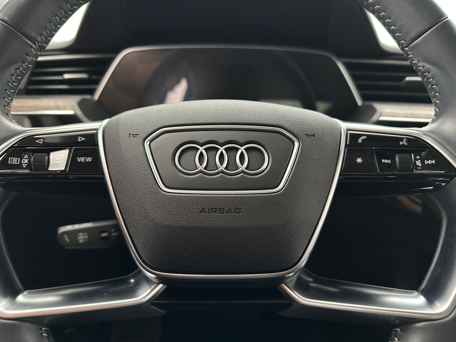 Thumbnail: 2020 Audi e-tron S - 4
