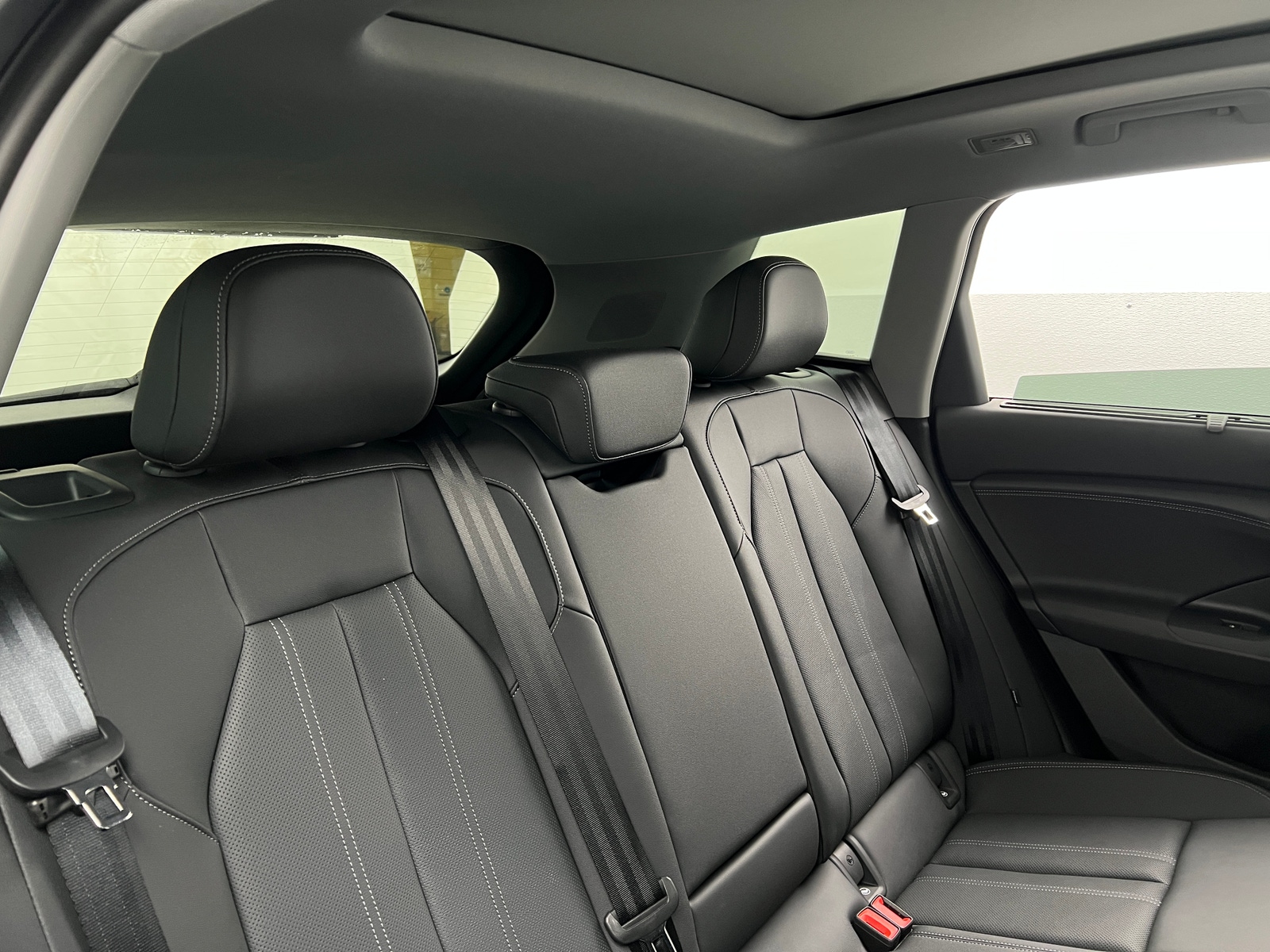 Thumbnail: 2025 Audi Q6 e-tron - 6