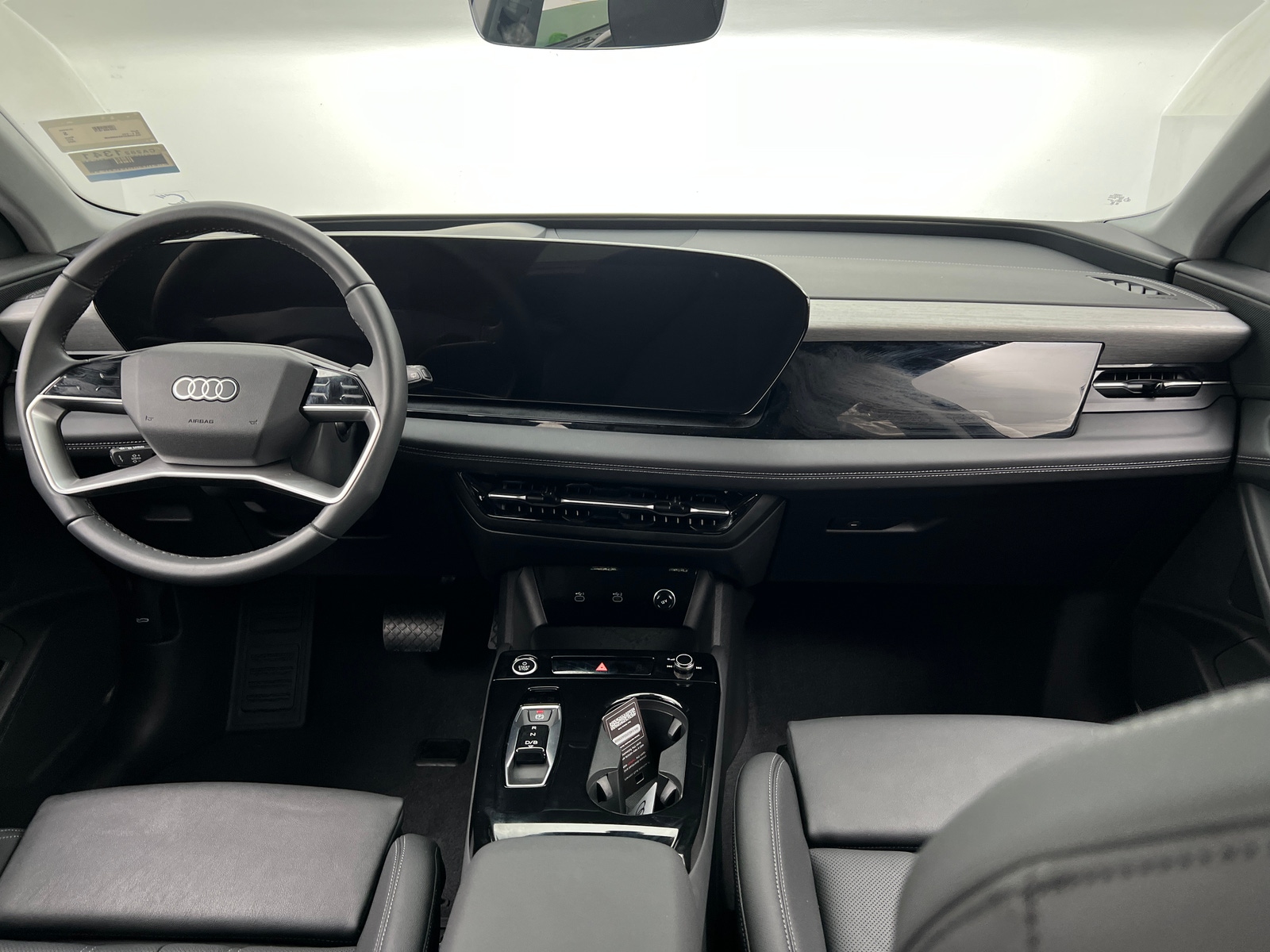 Thumbnail: 2025 Audi Q6 e-tron - 3