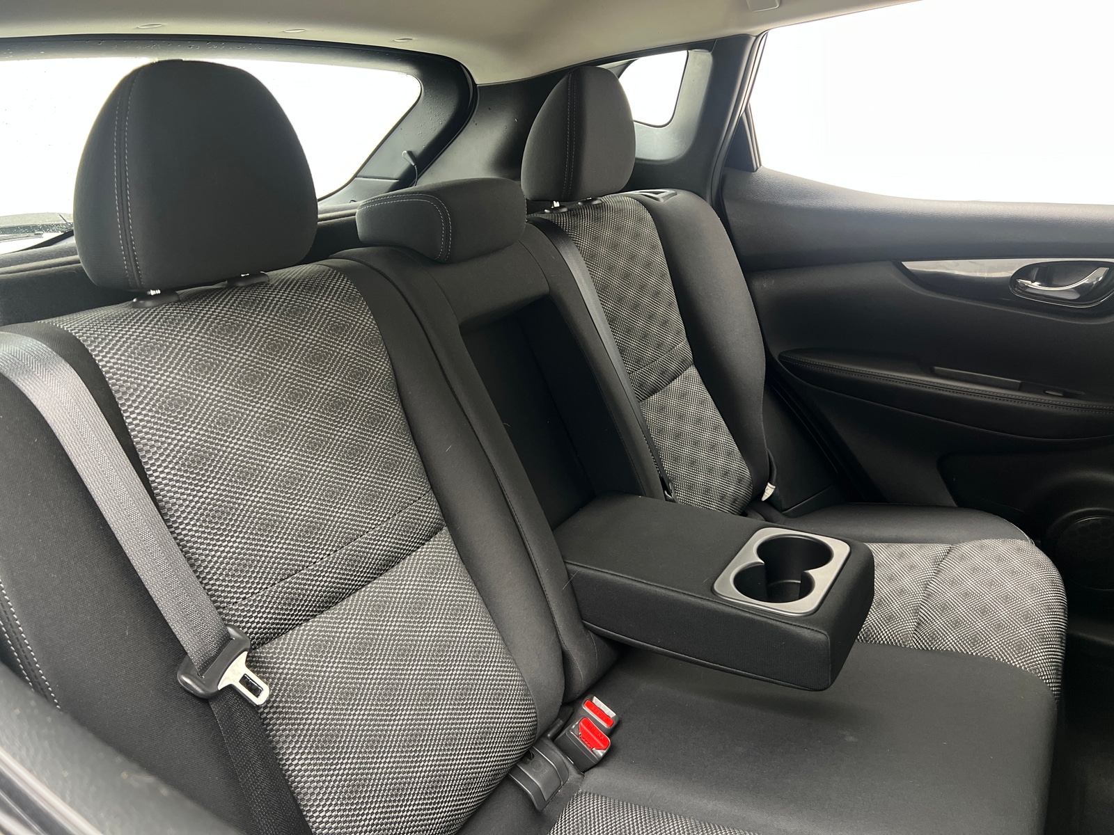 Thumbnail: 2017 Nissan Rogue Sport - 6