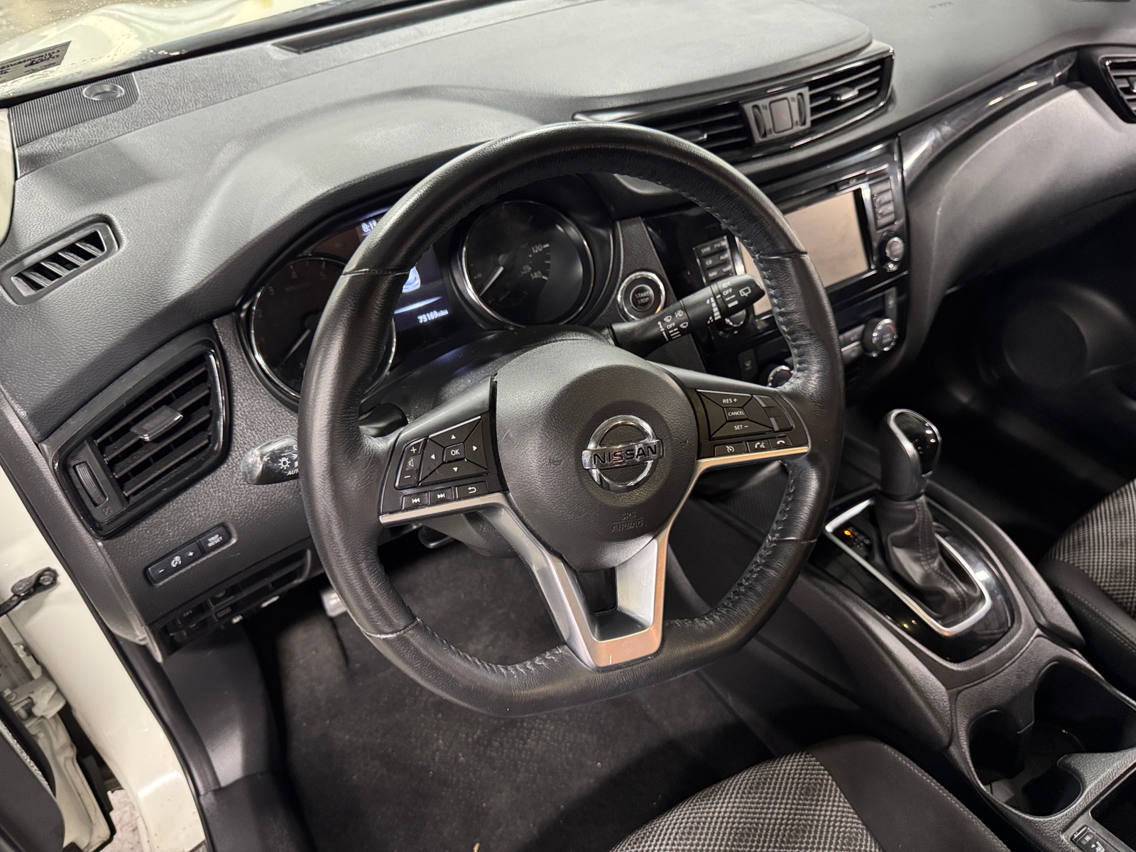 Thumbnail: 2017 Nissan Rogue Sport - 5