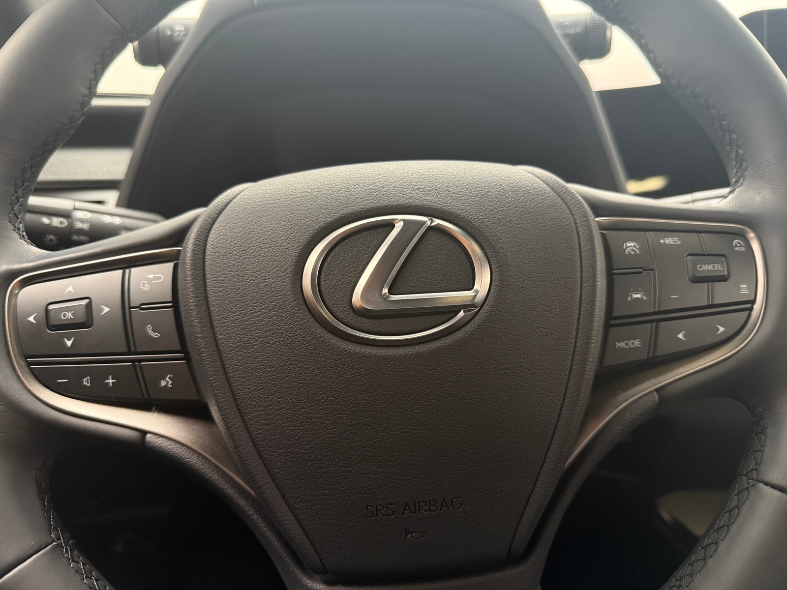 Thumbnail: 2025 Lexus UX - 4