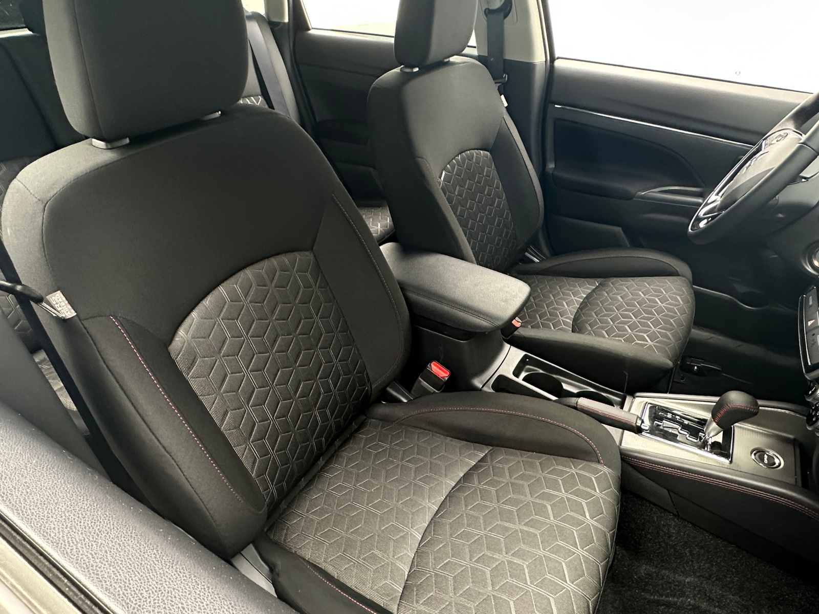 Thumbnail: 2024 Mitsubishi Outlander Sport - 2