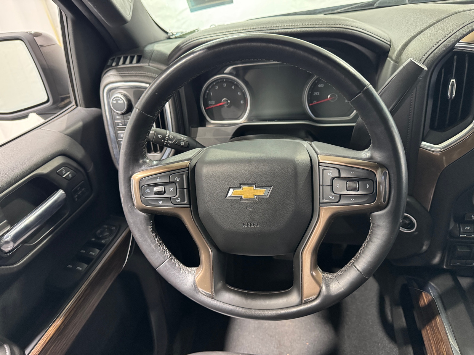 Thumbnail: 2021 Chevrolet Silverado 1500 - 4