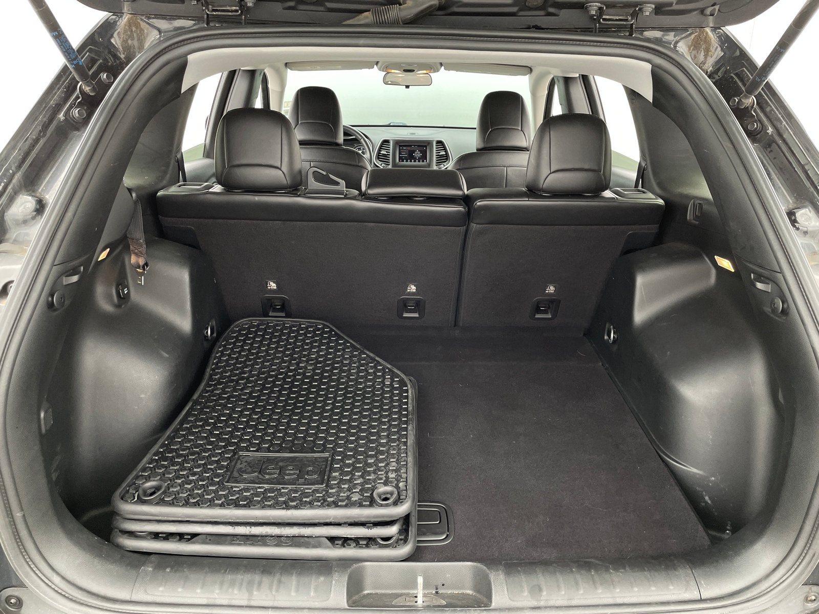 Thumbnail: 2019 Jeep Cherokee - 7