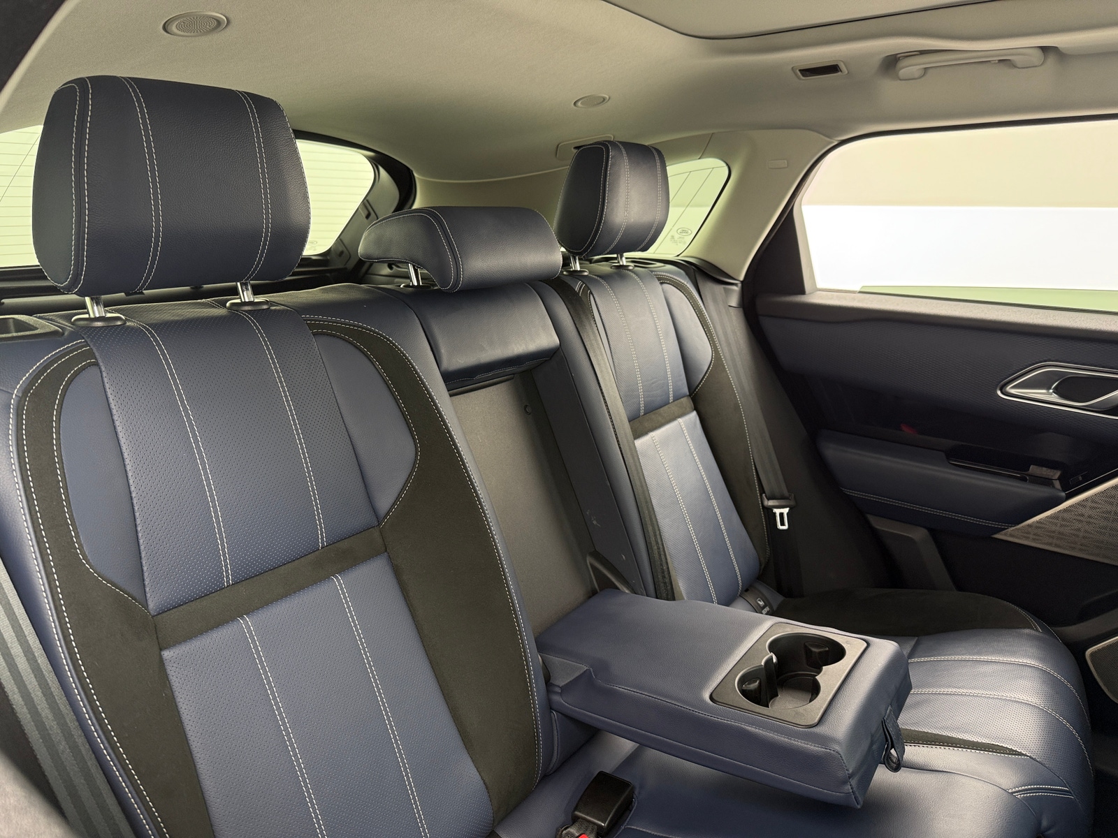 Thumbnail: 2021 Land Rover Range Rover Velar - 5