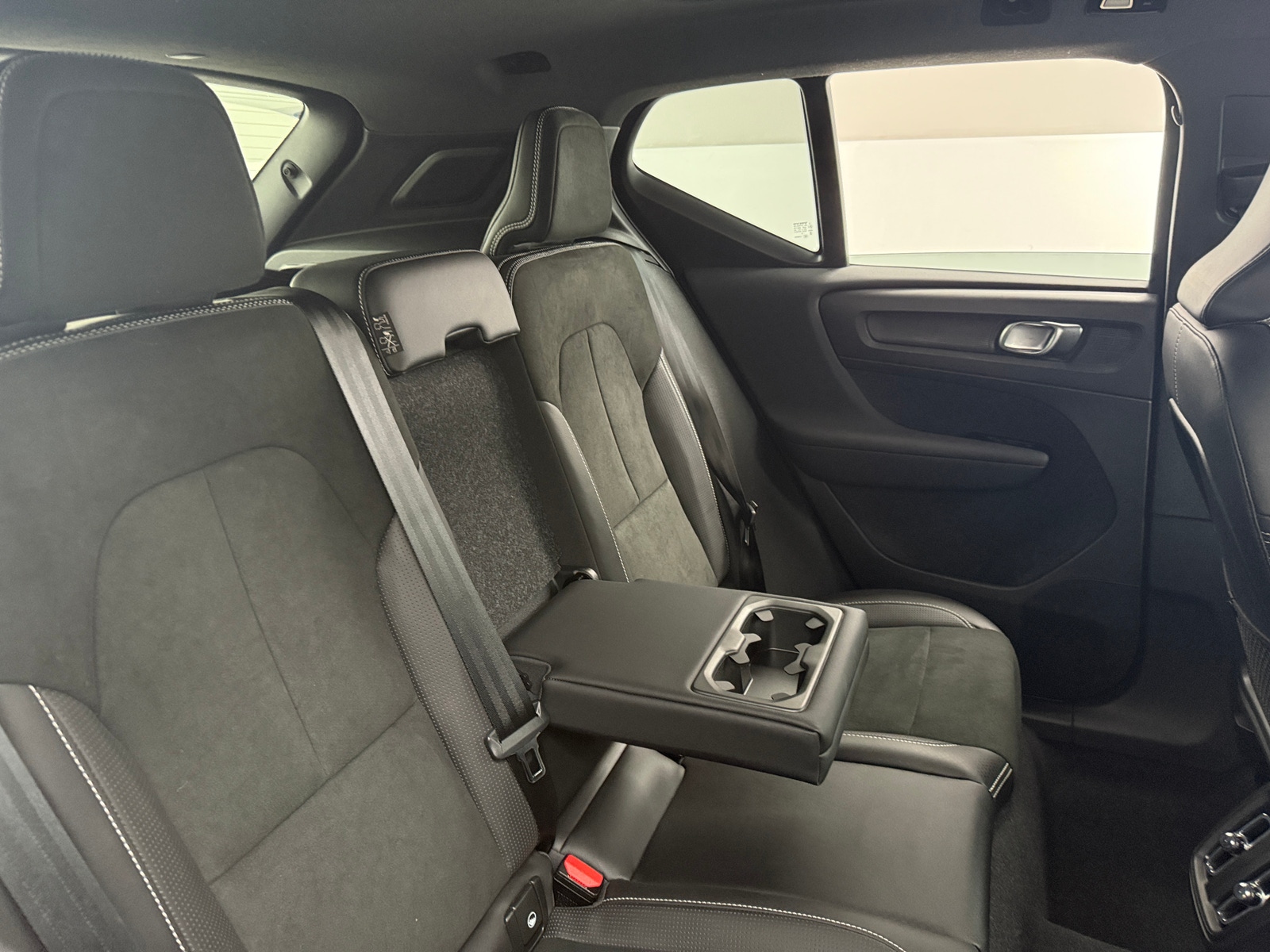 Thumbnail: 2021 Volvo XC40 - 6