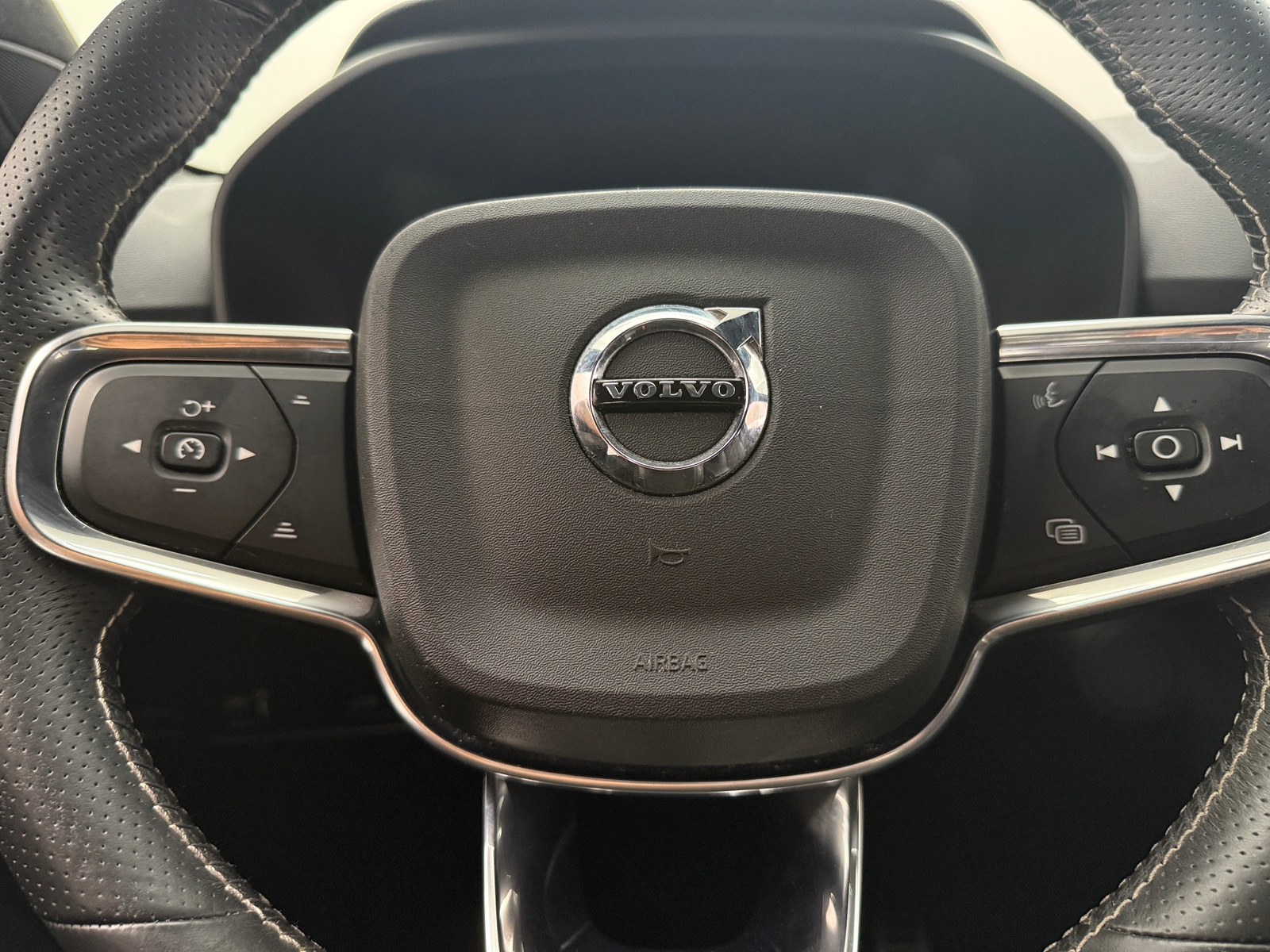 Thumbnail: 2021 Volvo XC40 - 5
