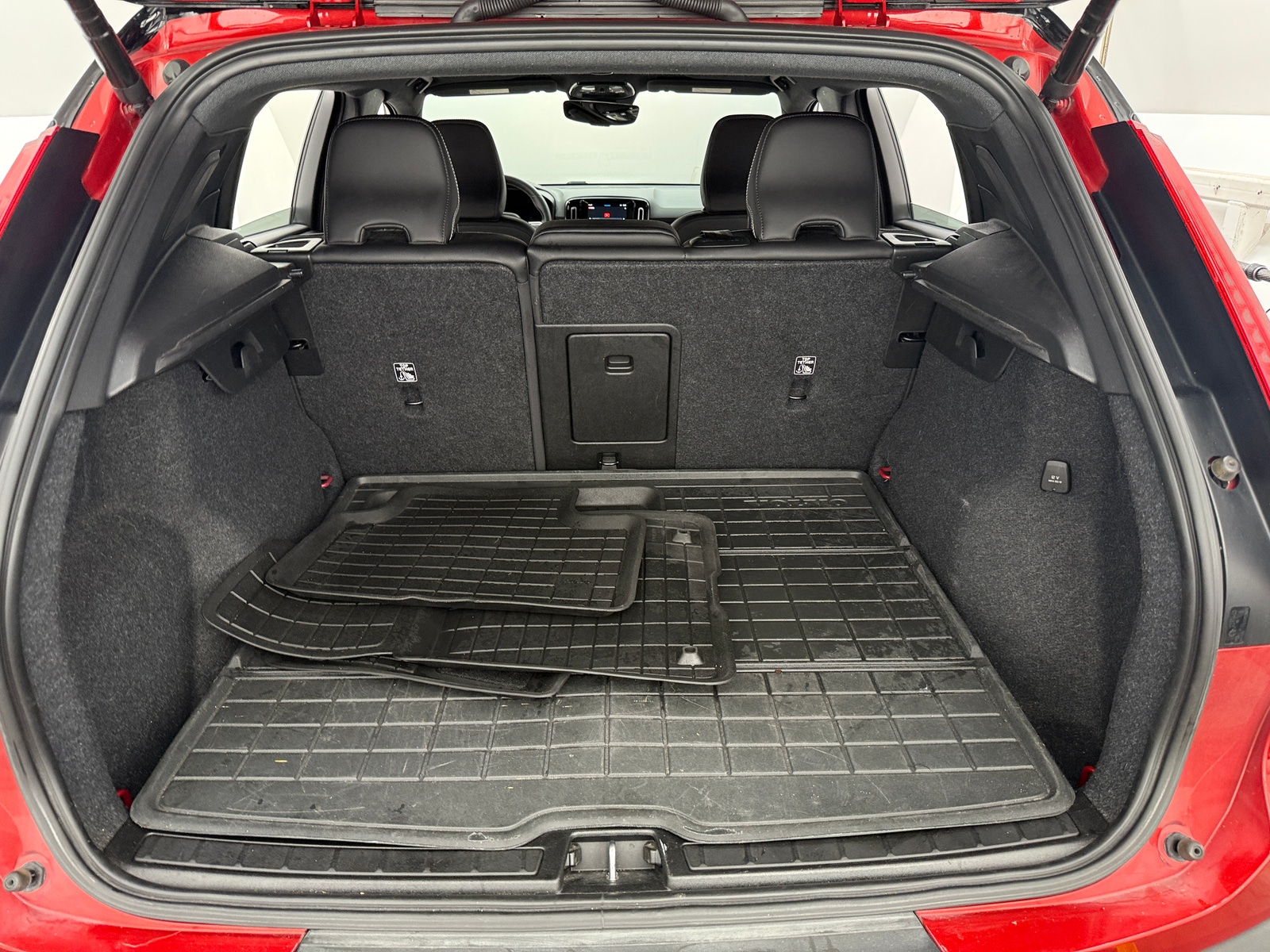 Thumbnail: 2021 Volvo XC40 - 7
