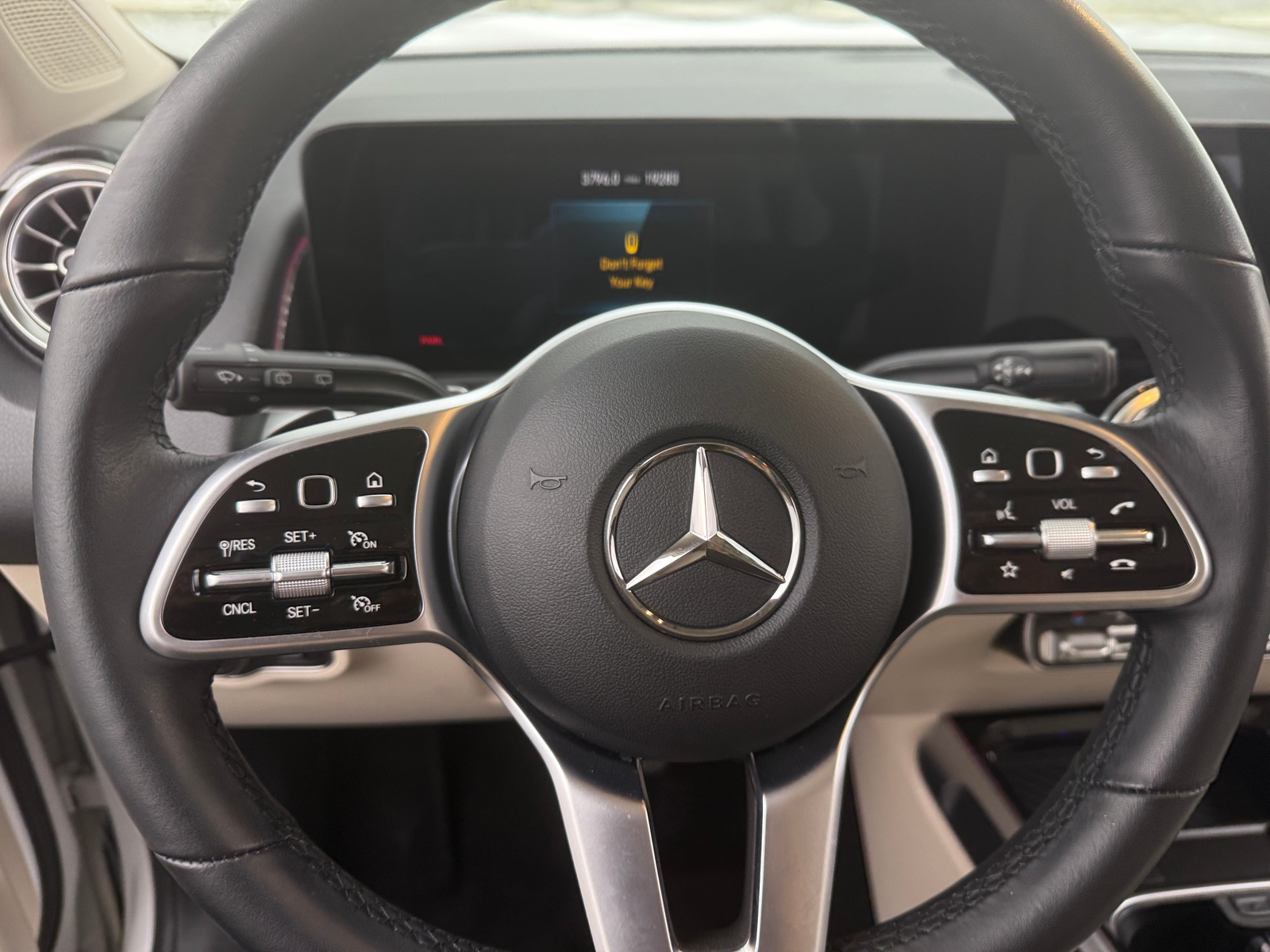Thumbnail: 2022 Mercedes-Benz GLB - 4