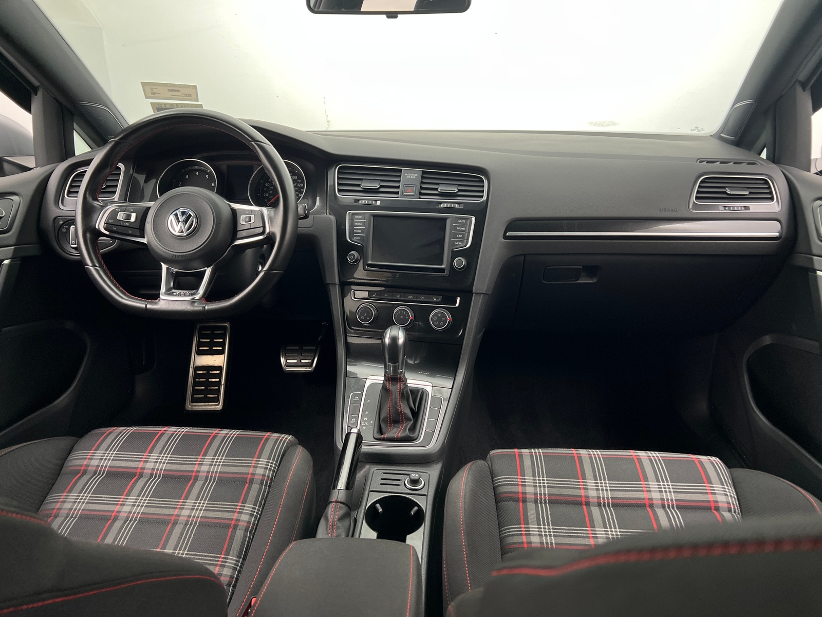 Thumbnail: 2017 Volkswagen Golf - 3