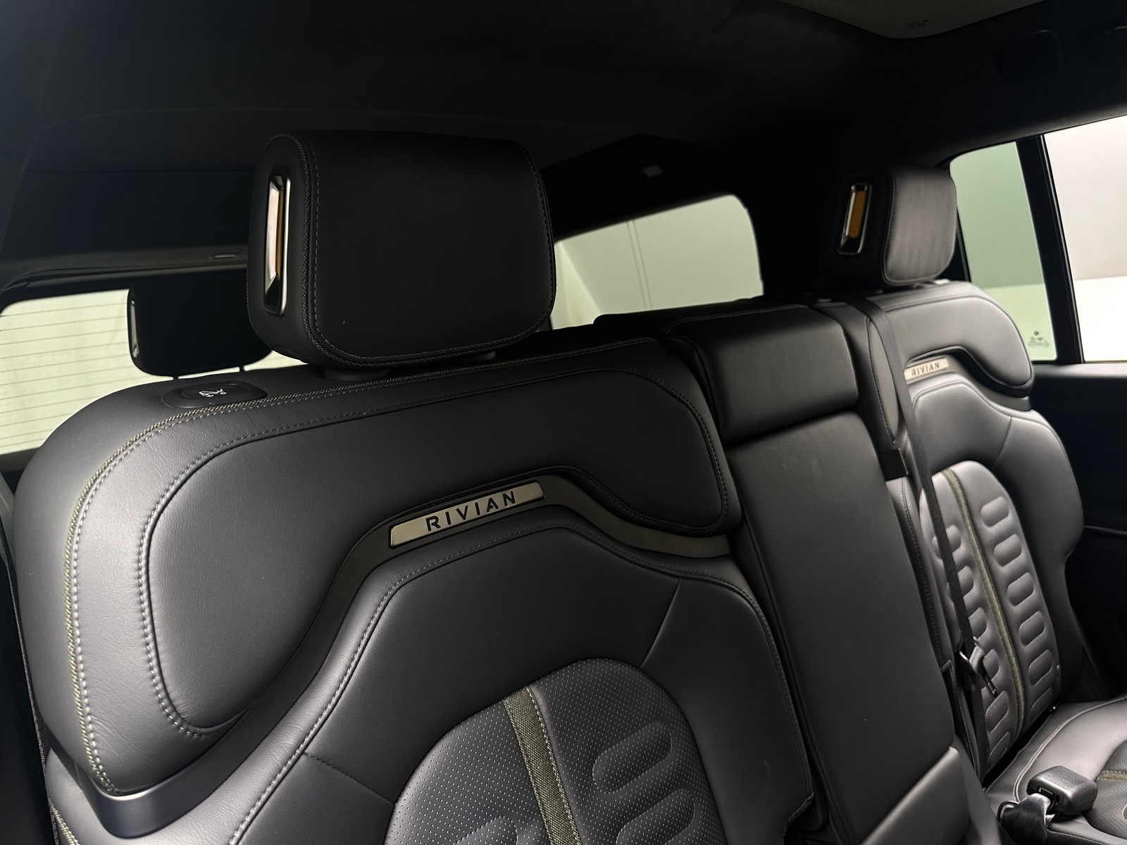 Thumbnail: 2022 Rivian R1S - 5