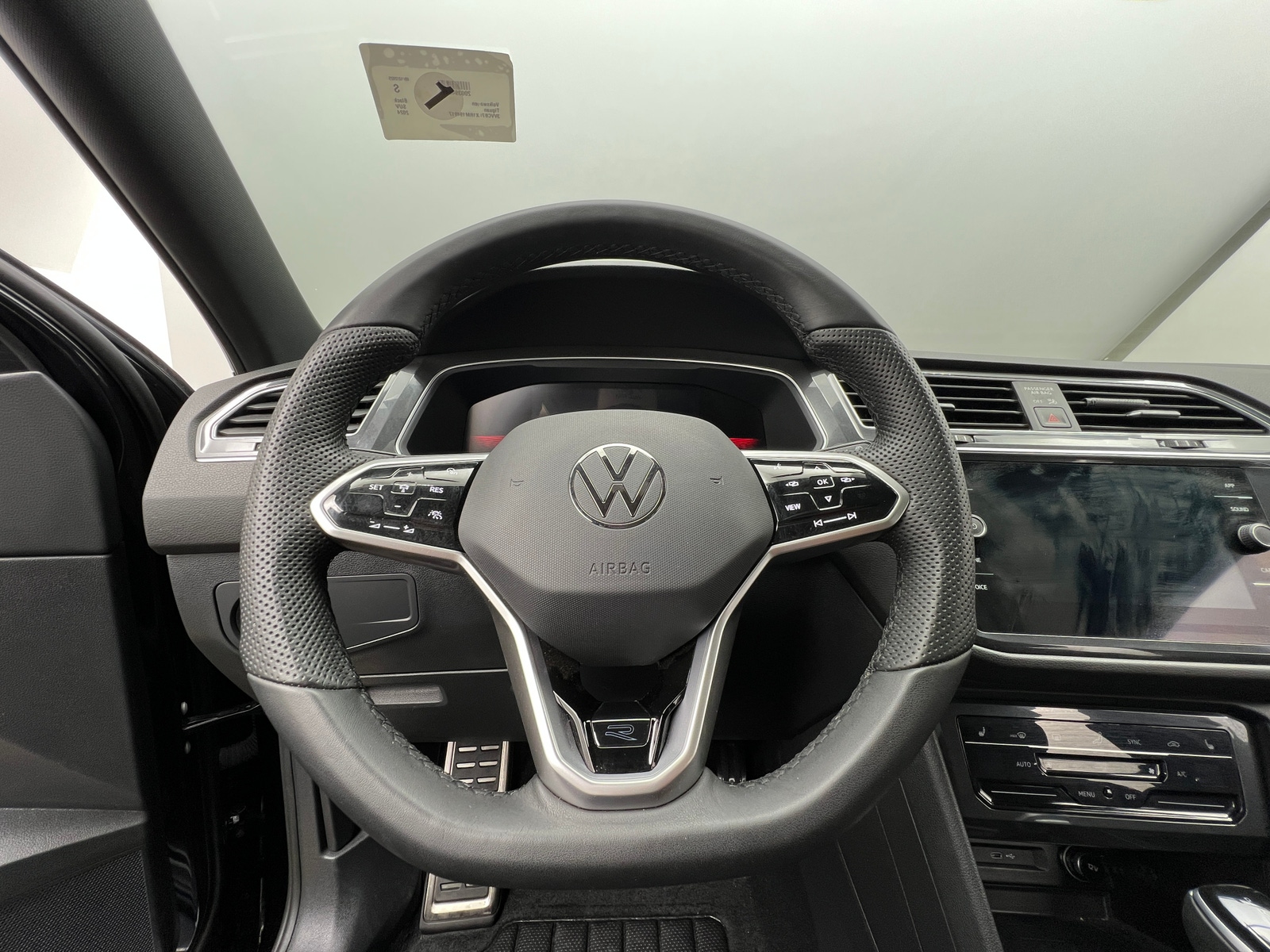Thumbnail: 2024 Volkswagen Tiguan - 4