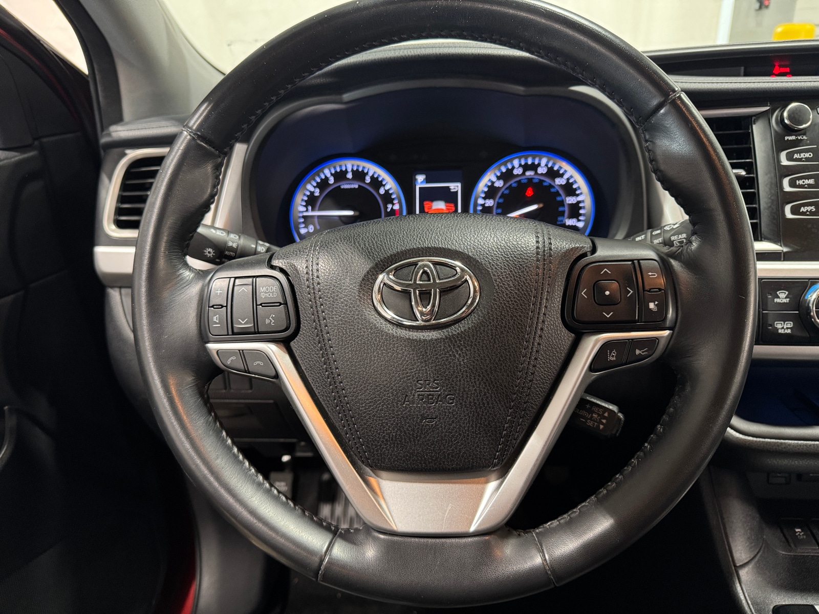 Thumbnail: 2017 Toyota Highlander - 4