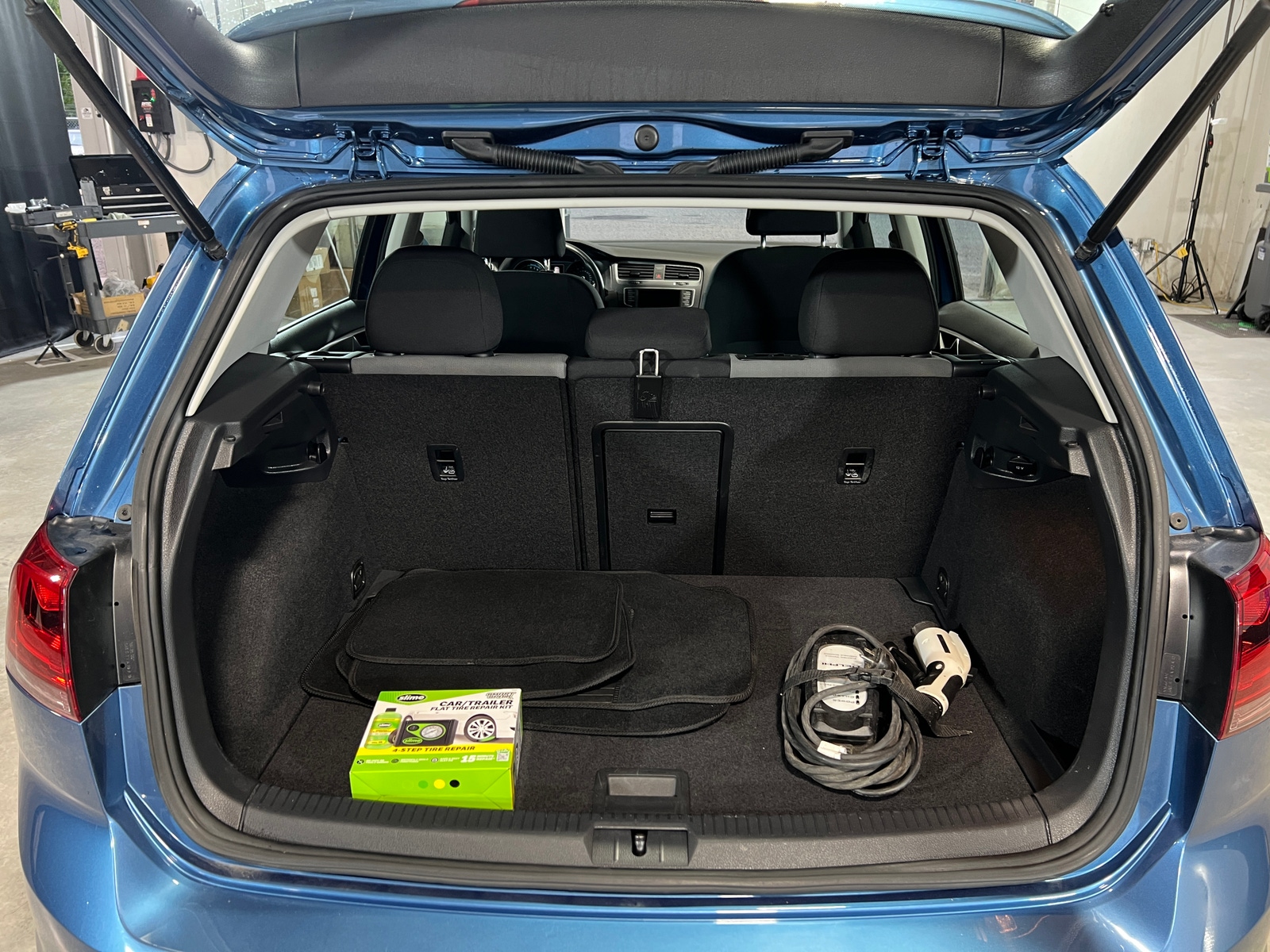 Thumbnail: 2016 Volkswagen e-Golf - 7