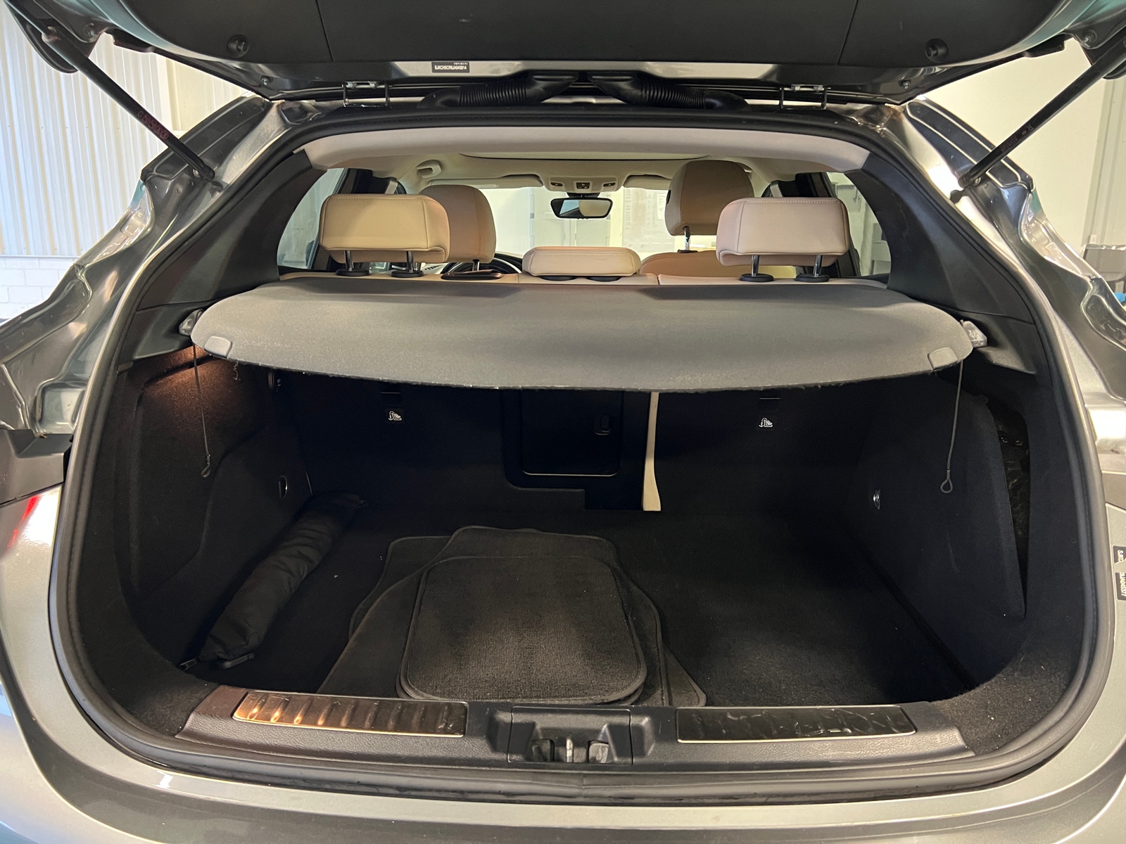Thumbnail: 2018 INFINITI QX30 - 6