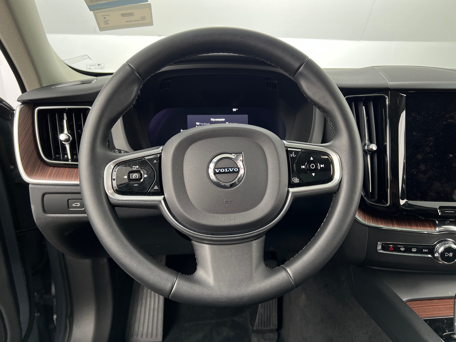 Thumbnail: 2023 Volvo XC60 - 4