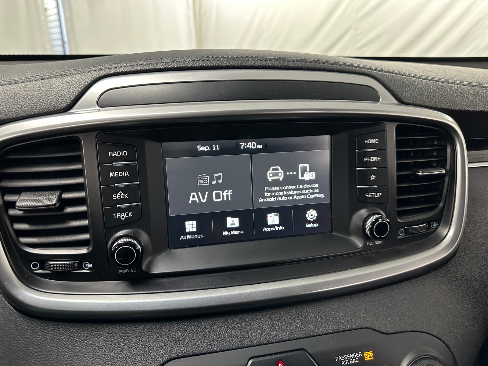 Thumbnail: 2019 Kia Sorento - 4